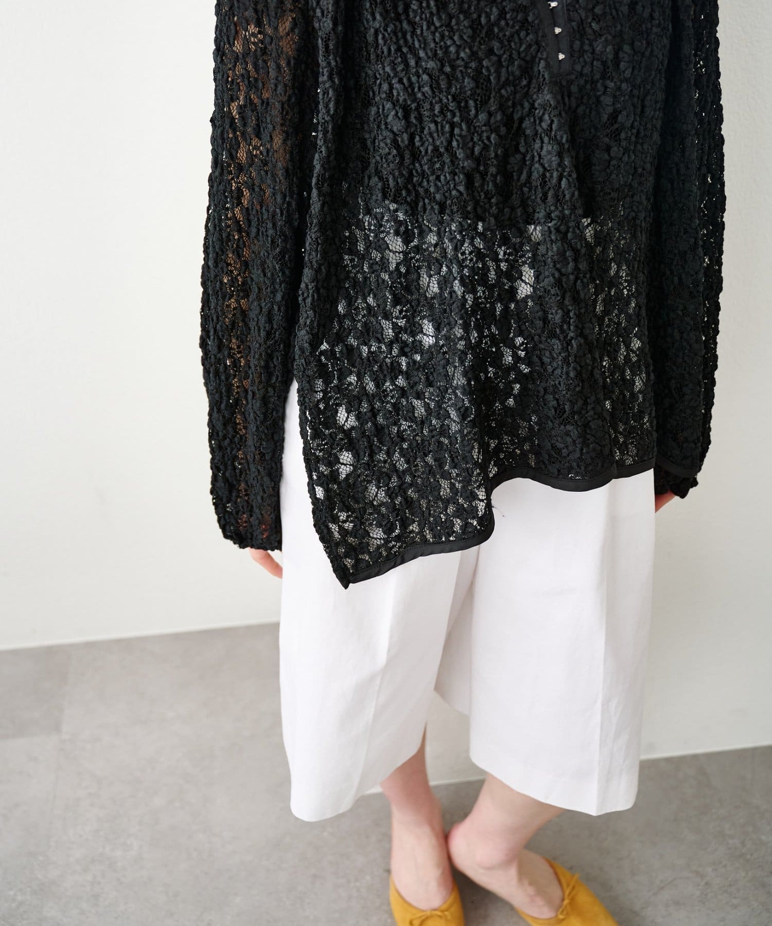 SHENERY(シーナリー) サイドスリットレースブラウス