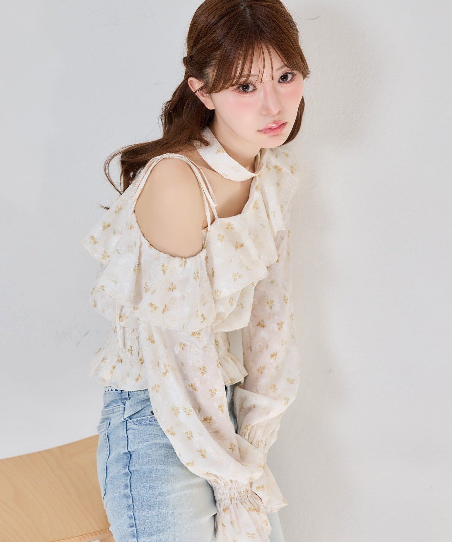 one after another NICE CLAUP(ワンアフターアナザー ナイスクラップ) 2WAYワンショルフリルブラウス