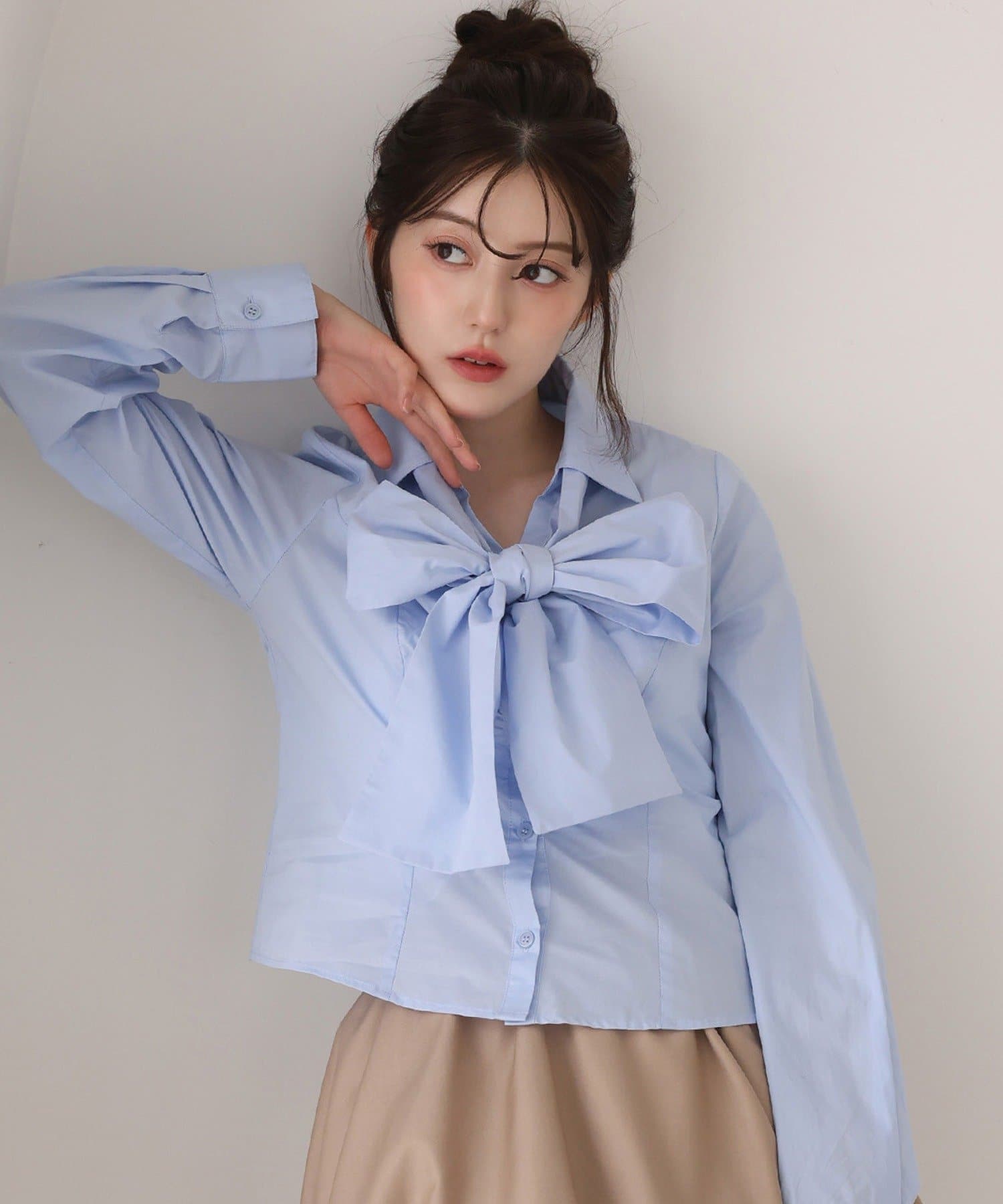 one after another NICE CLAUP(ワンアフターアナザー ナイスクラップ) 【リボン取り外し可能】フロントギャザーボウタイシャツ