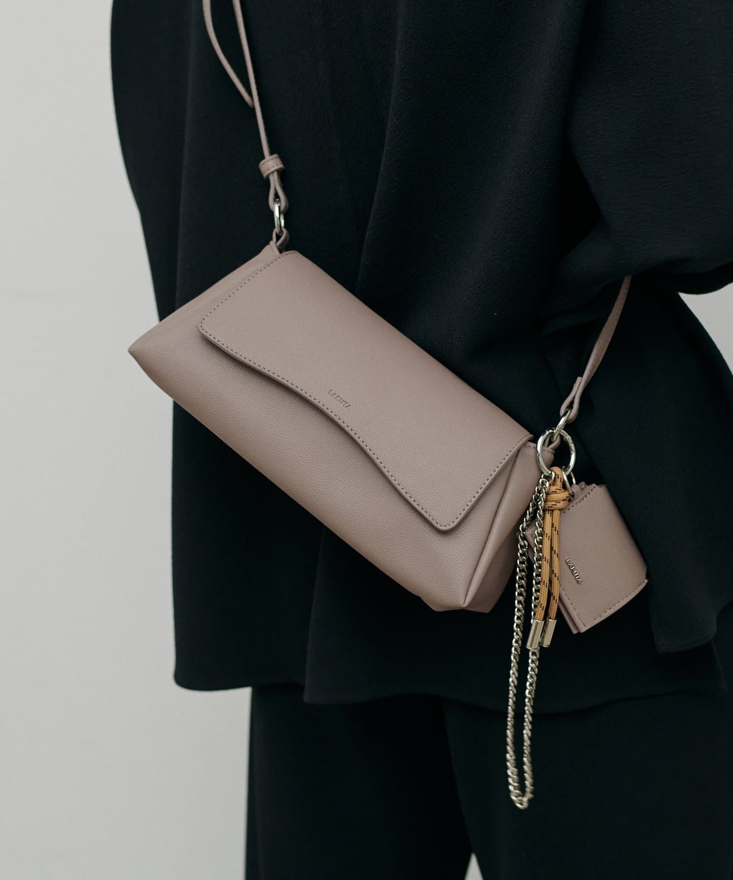 LARUTA(ラルータ) トライアングルバッグ