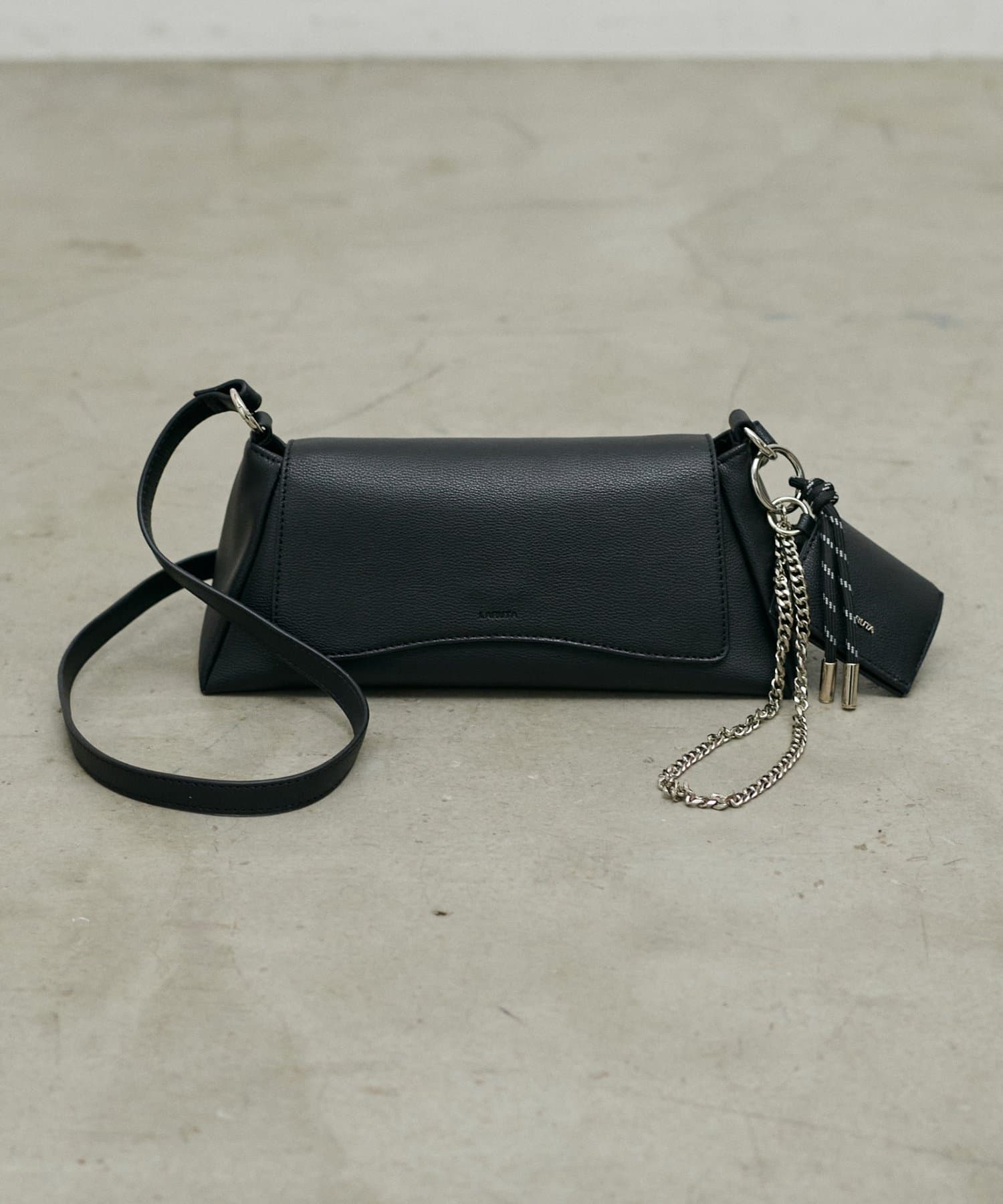 LARUTA(ラルータ) トライアングルバッグ