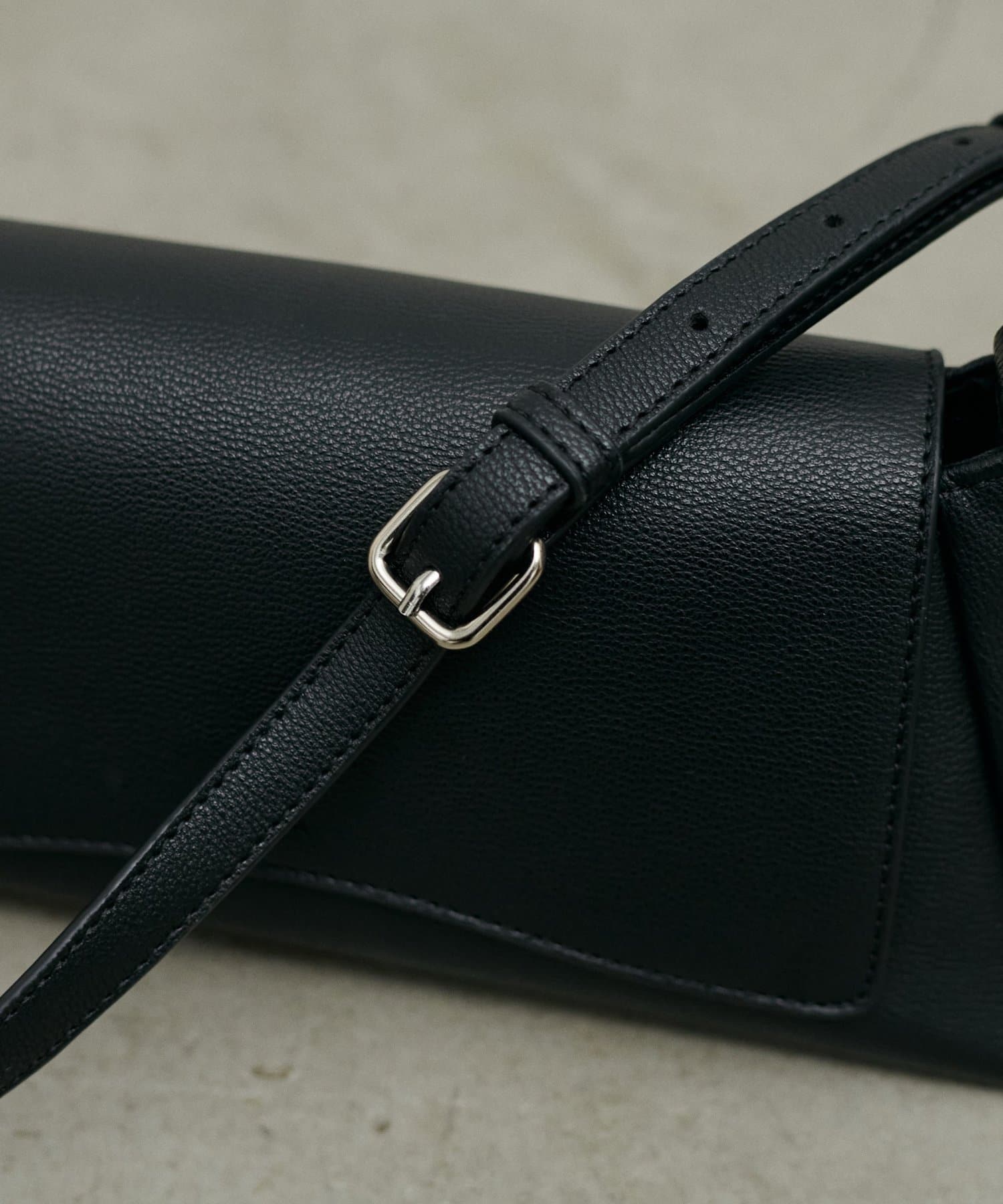 LARUTA(ラルータ) トライアングルバッグ