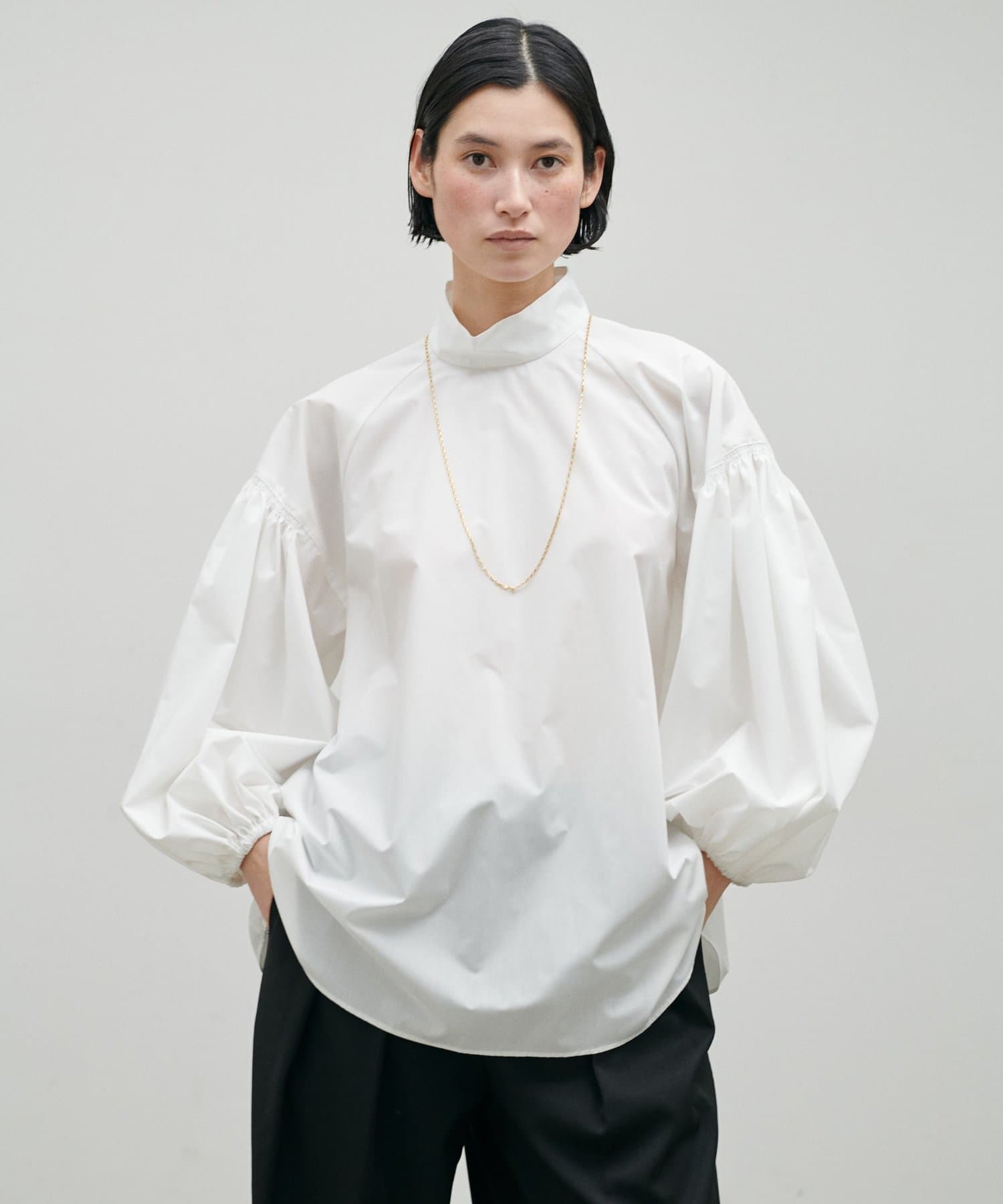 LARUTA(ラルータ) セレモニー対応可／ギャザースリーブ前後2WAYブラウス