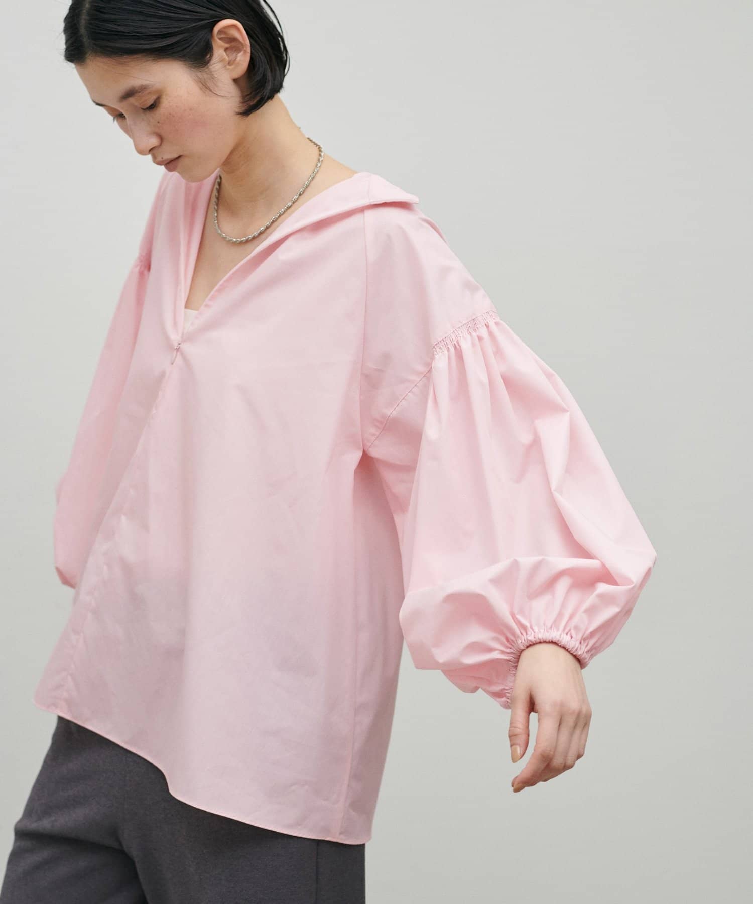 LARUTA(ラルータ) セレモニー対応可／ギャザースリーブ前後2WAYブラウス