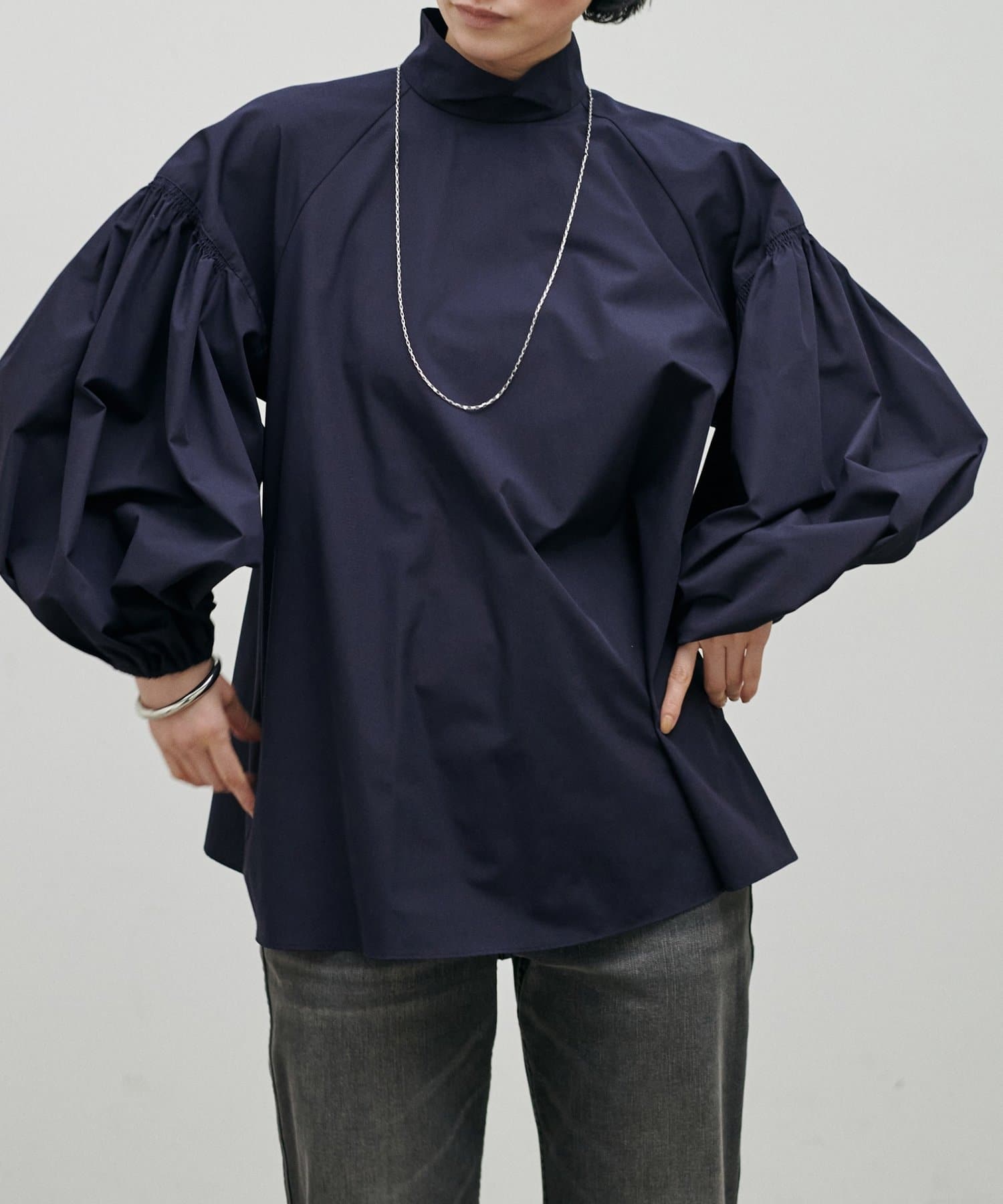 LARUTA(ラルータ) セレモニー対応可／ギャザースリーブ前後2WAYブラウス