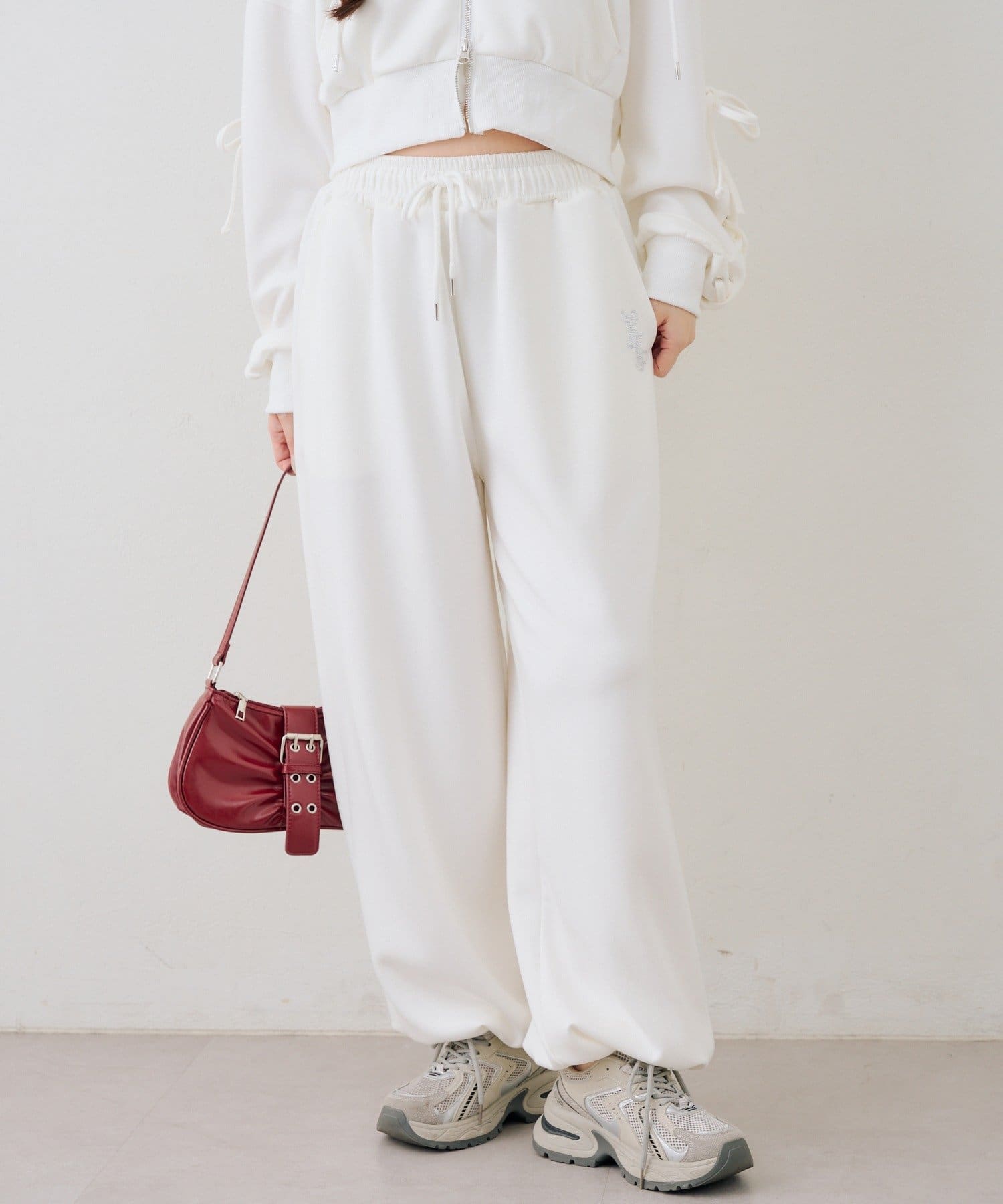 Remind me and forever(リマインドミーアンドフォーエバー) 【set upで楽しめる】ロゴキラリダンボールスウェットパンツ