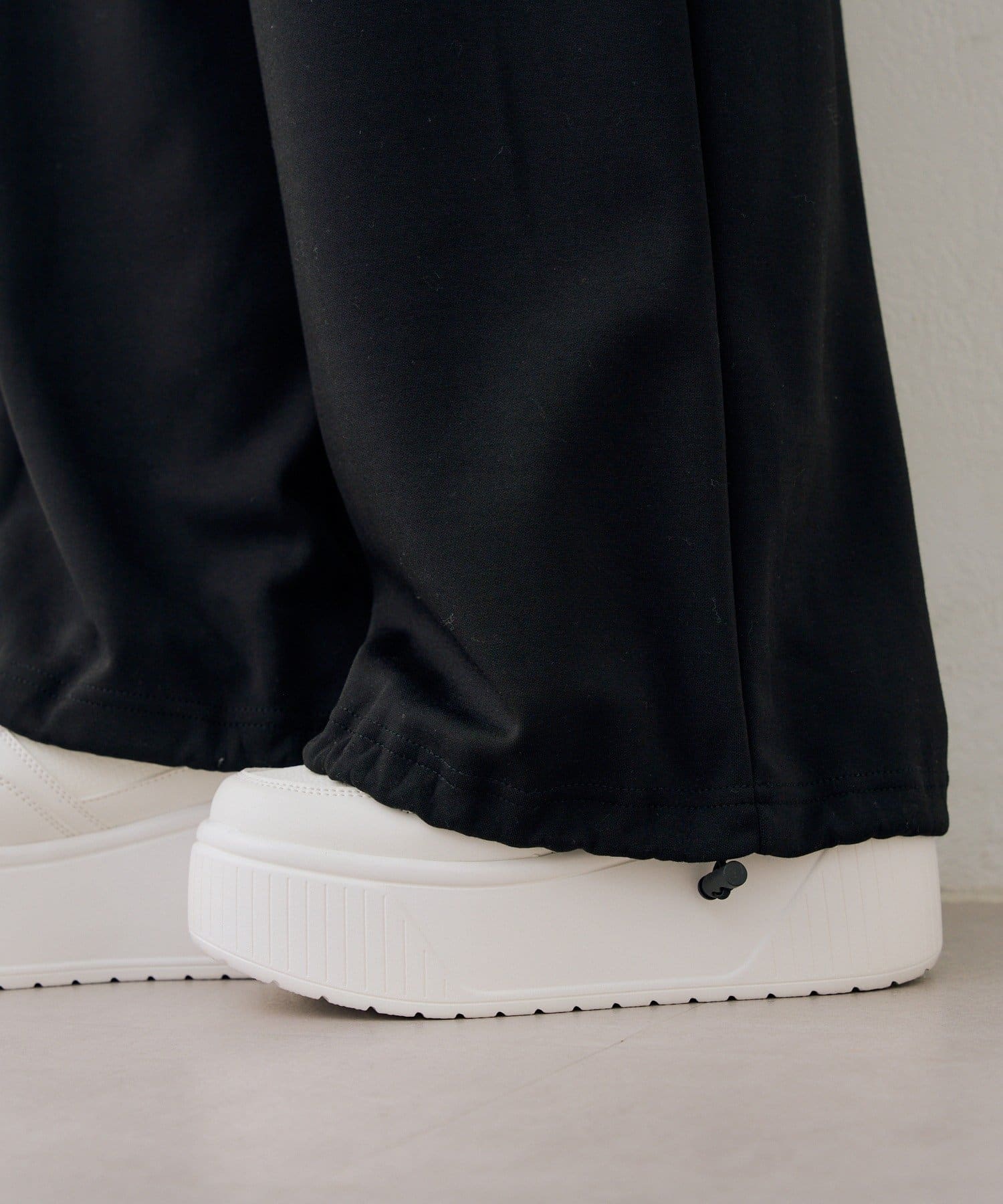 Remind me and forever(リマインドミーアンドフォーエバー) 【set upで楽しめる】ロゴキラリダンボールスウェットパンツ