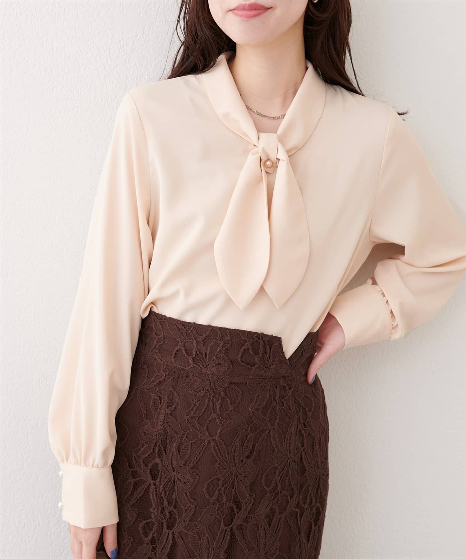 natural couture(ナチュラルクチュール) リボンタイパール釦ブラウス