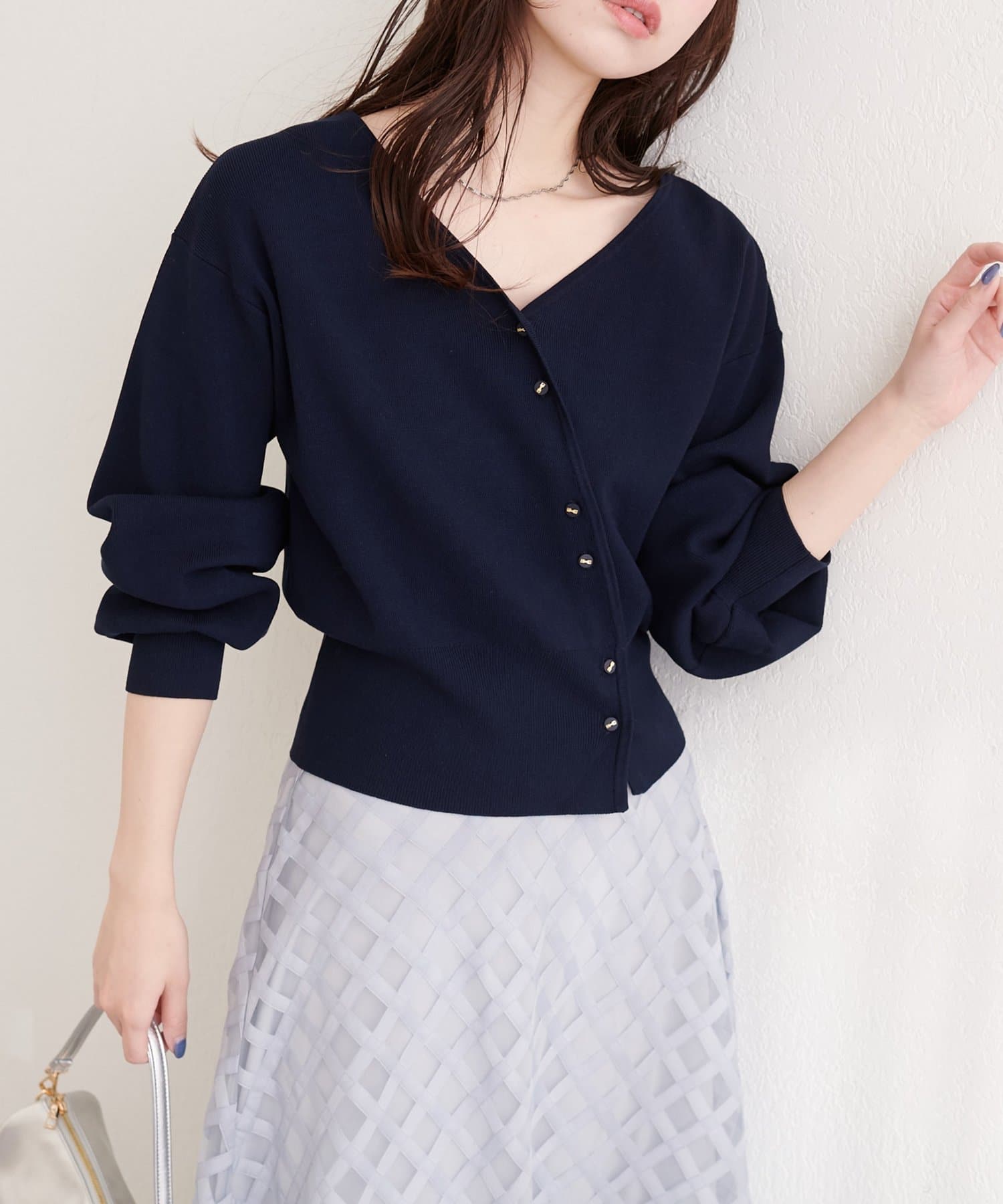 natural couture(ナチュラルクチュール) アシメデザイン釦カーデ