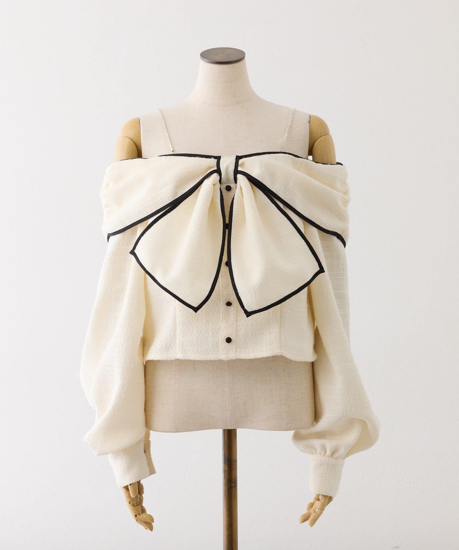 one after another NICE CLAUP(ワンアフターアナザー ナイスクラップ) 肩ビジューリボンオフショルブラウス