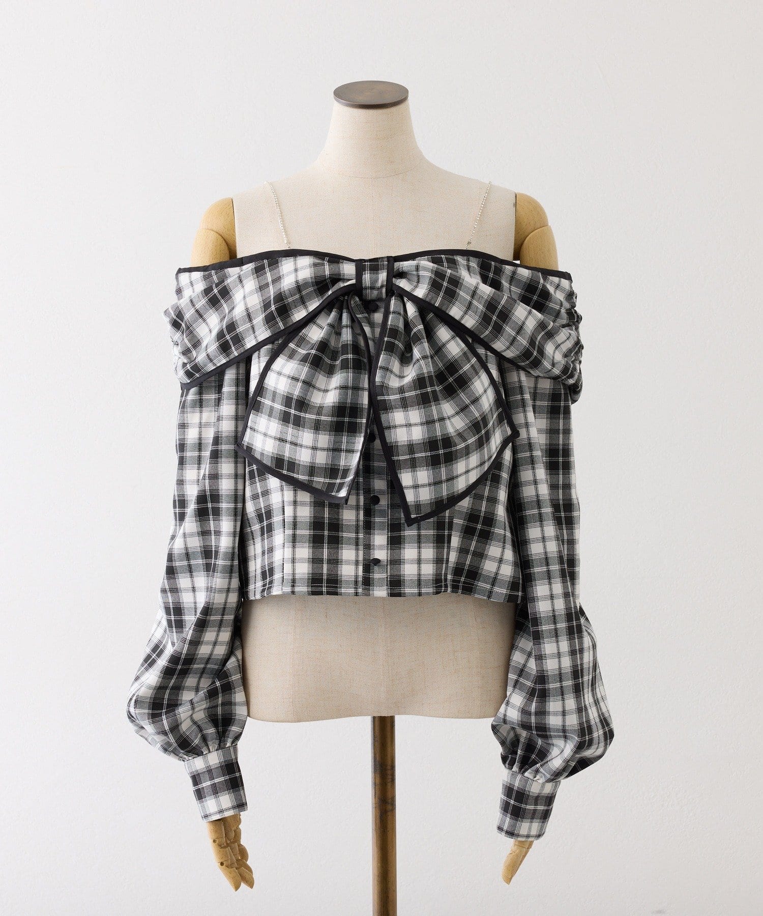 one after another NICE CLAUP(ワンアフターアナザー ナイスクラップ) 肩ビジューリボンオフショルブラウス