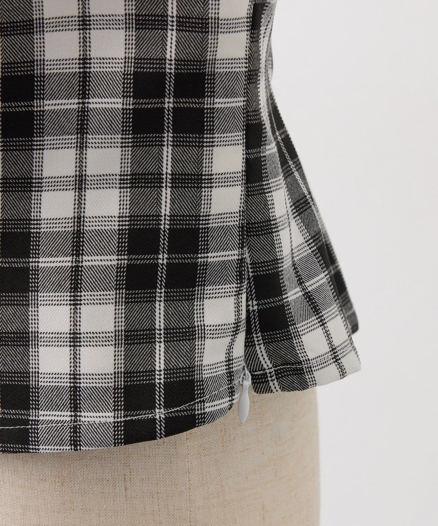 one after another NICE CLAUP(ワンアフターアナザー ナイスクラップ) 肩ビジューリボンオフショルブラウス