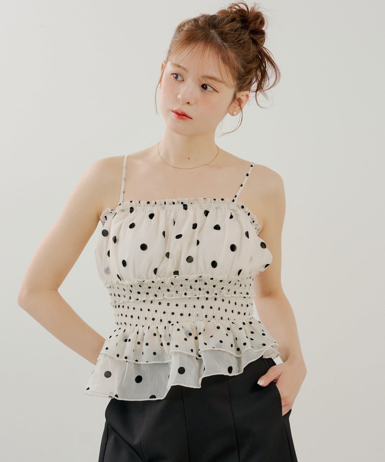 Chico(チコ) 【SALON by Chico】マルチway 袖取り外しペプラムギャザードットブラウス