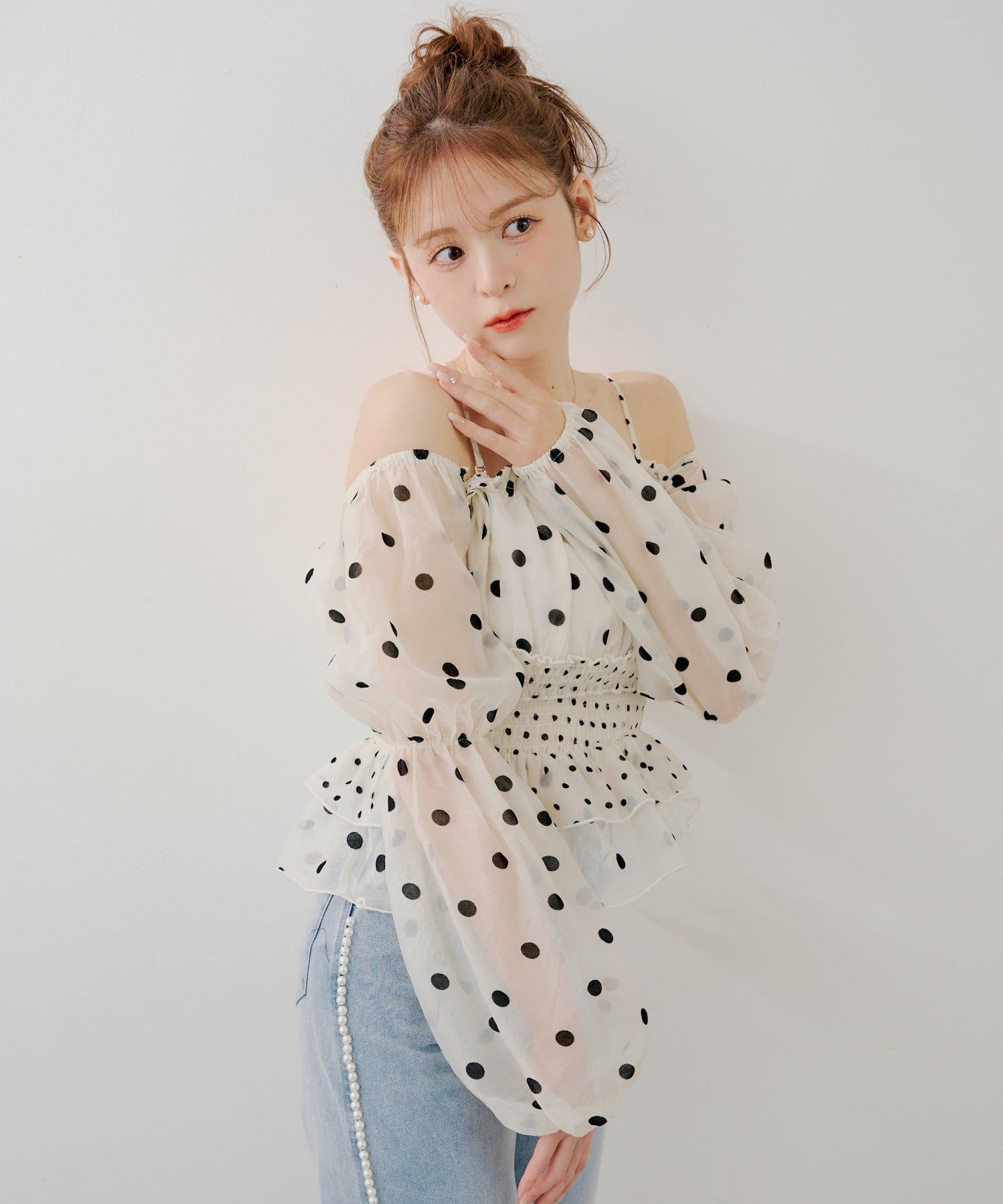 Chico(チコ) 【SALON by Chico】マルチway 袖取り外しペプラムギャザードットブラウス