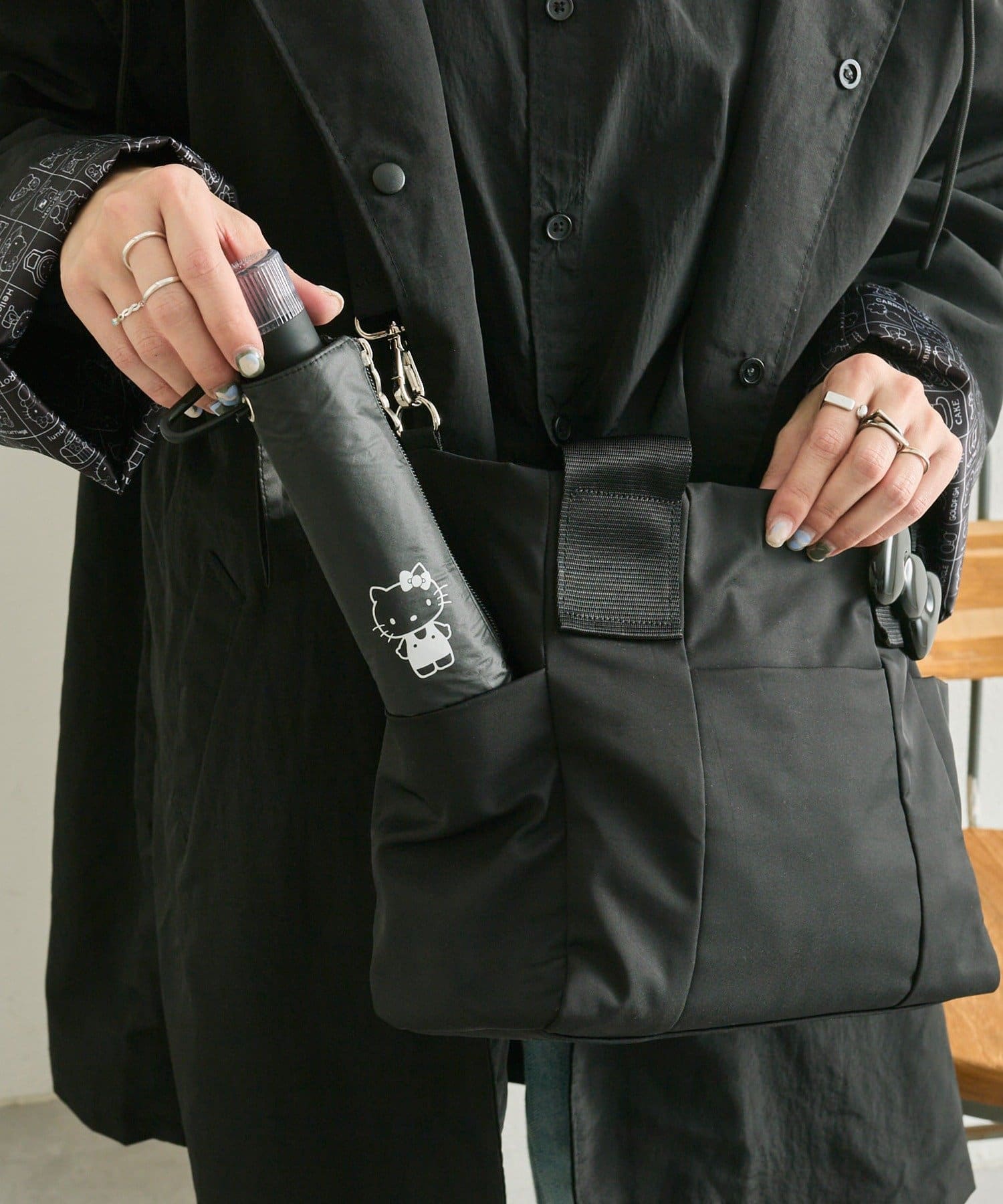 ear PAPILLONNER(イア パピヨネ) 【HELLO KITTY（ハローキティ）×ear】コラボ晴雨兼用折りたたみ傘《遮光＆紫外線カット率100％》