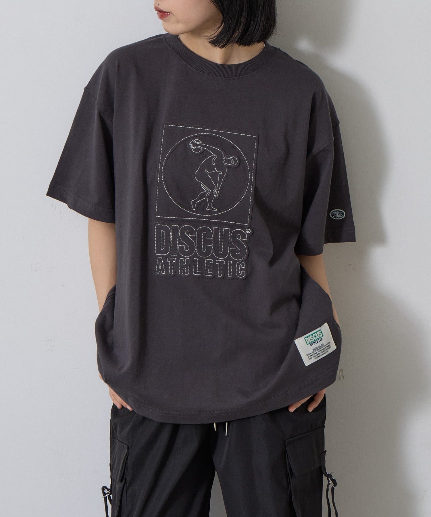 -goocy-(グーシー) 【DISCUS】アップリケ刺繍半袖T