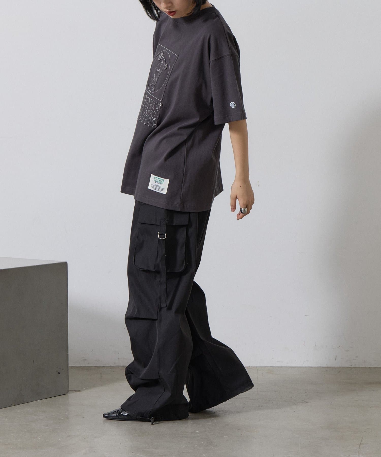 -goocy-(グーシー) 【DISCUS】アップリケ刺繍半袖T