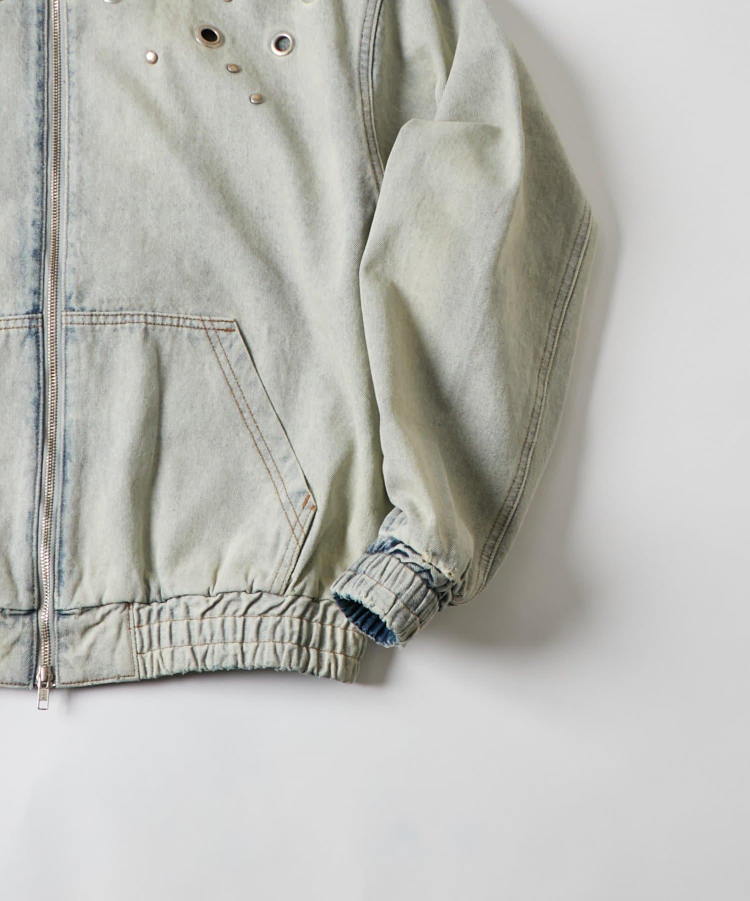 WHO’S WHO gallery(フーズフーギャラリー) アイレットスタッズデニムフードブルゾン