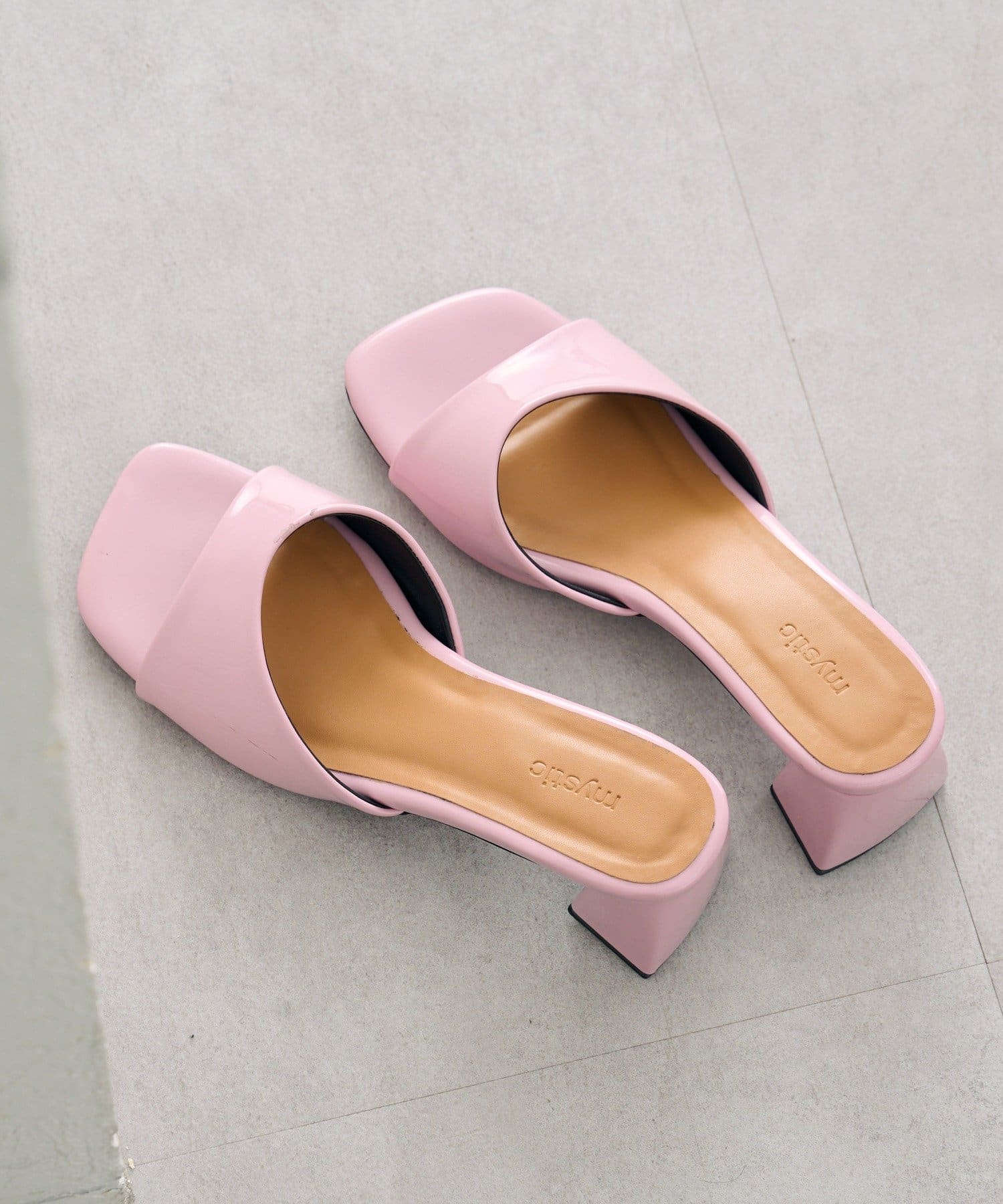 mystic(ミスティック) スクエアトゥヒールサンダル