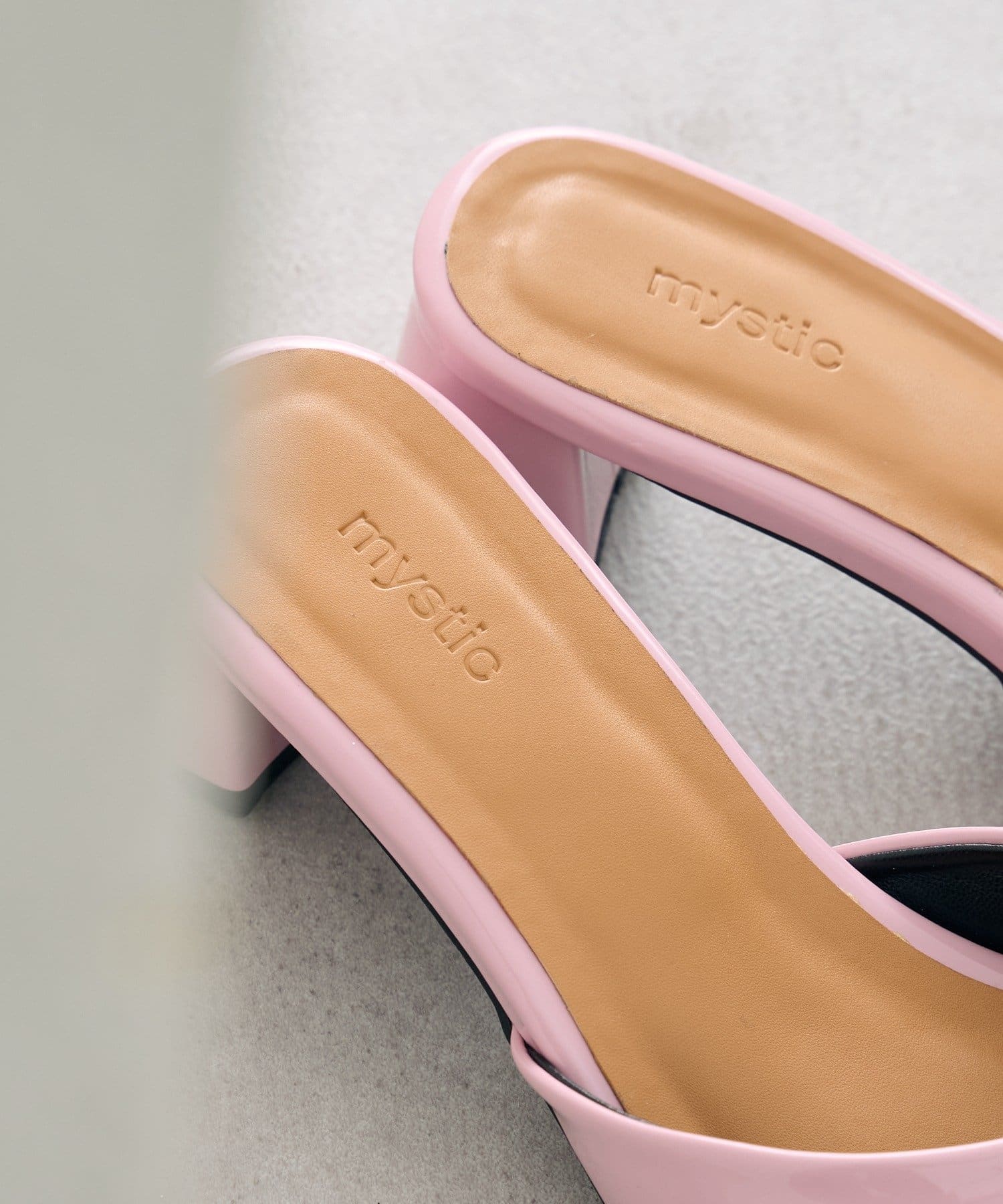 mystic(ミスティック) スクエアトゥヒールサンダル