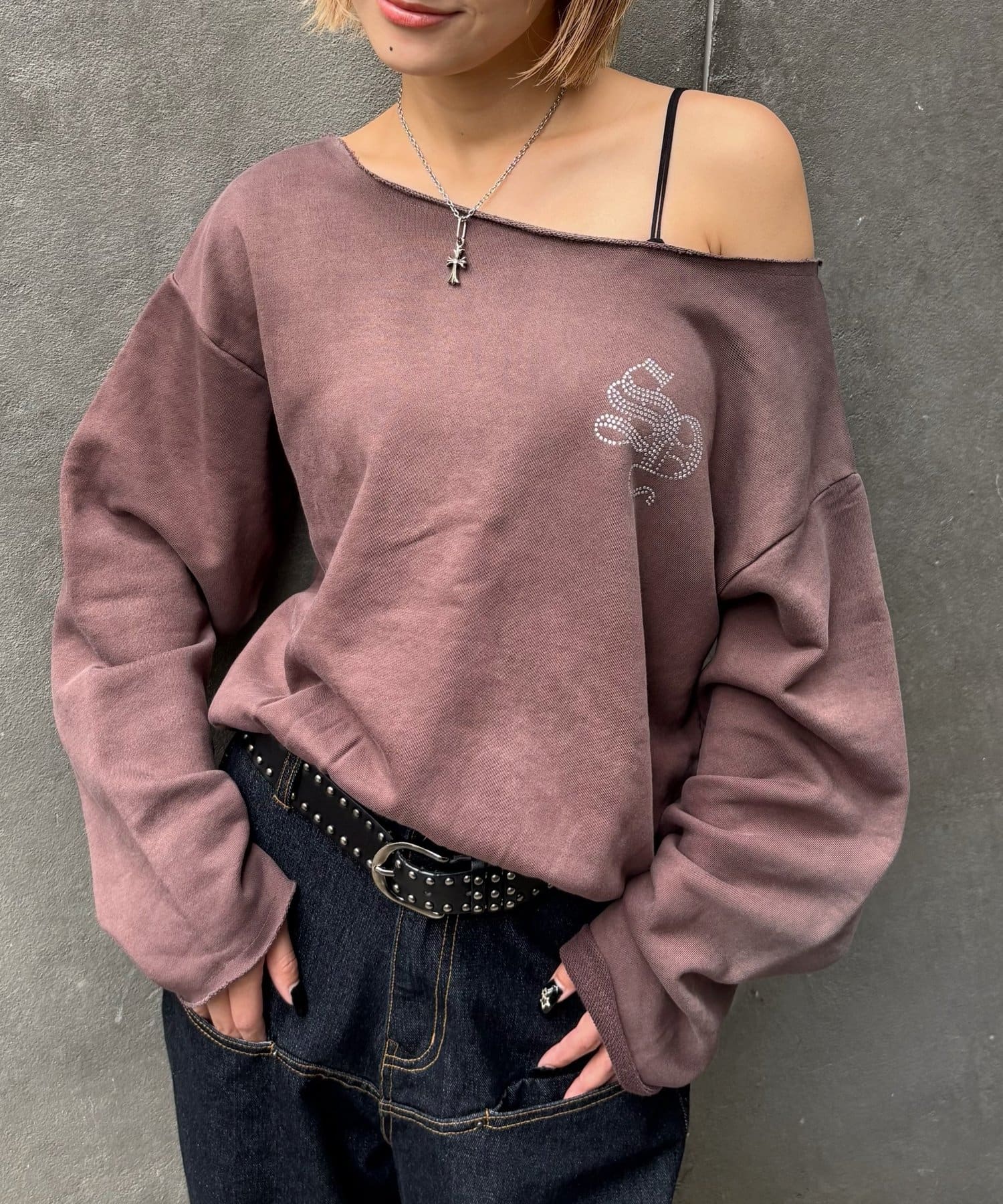 OUTLET(アウトレット) 【WHO'S WHO gallery】ラインストーンオフショルスウェット