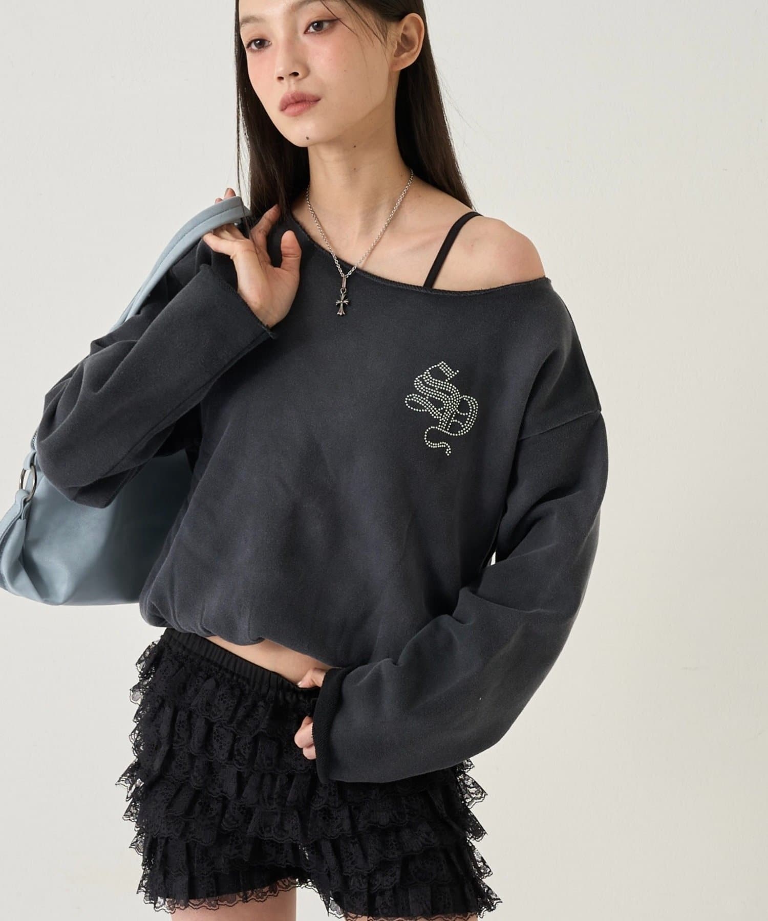 OUTLET(アウトレット) 【WHO'S WHO gallery】ラインストーンオフショルスウェット