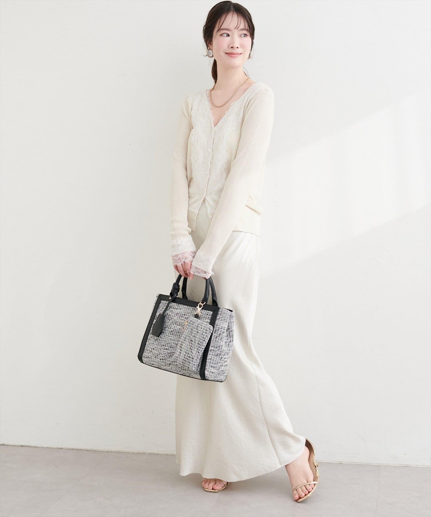 natural couture(ナチュラルクチュール) フラグメント付きミドルBAG