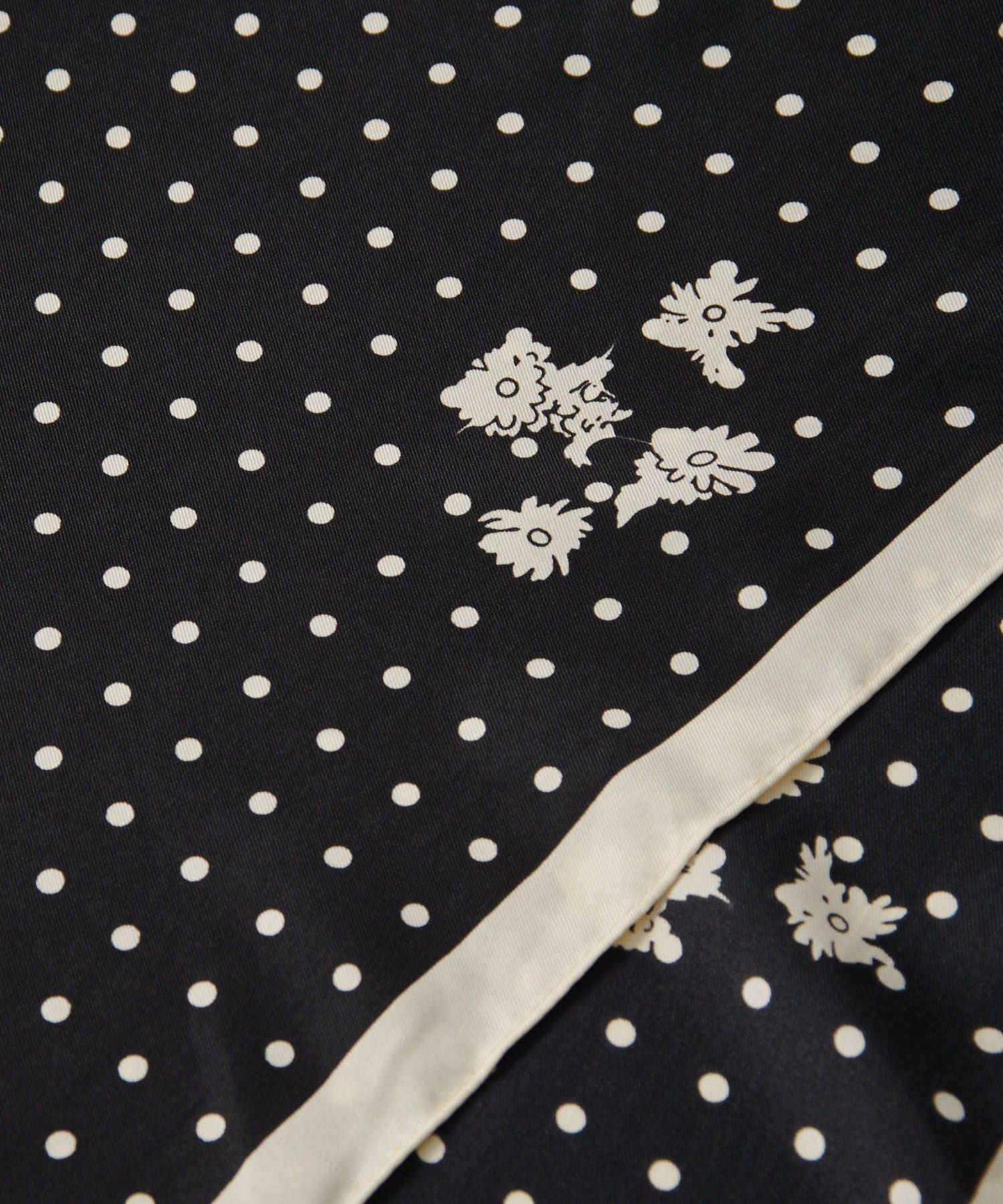 Lattice(ラティス) ドットトライアングルスカーフ