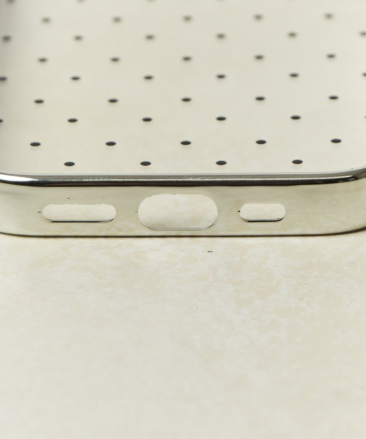 Lattice(ラティス) クリアドットスマホケース(iPhone15)