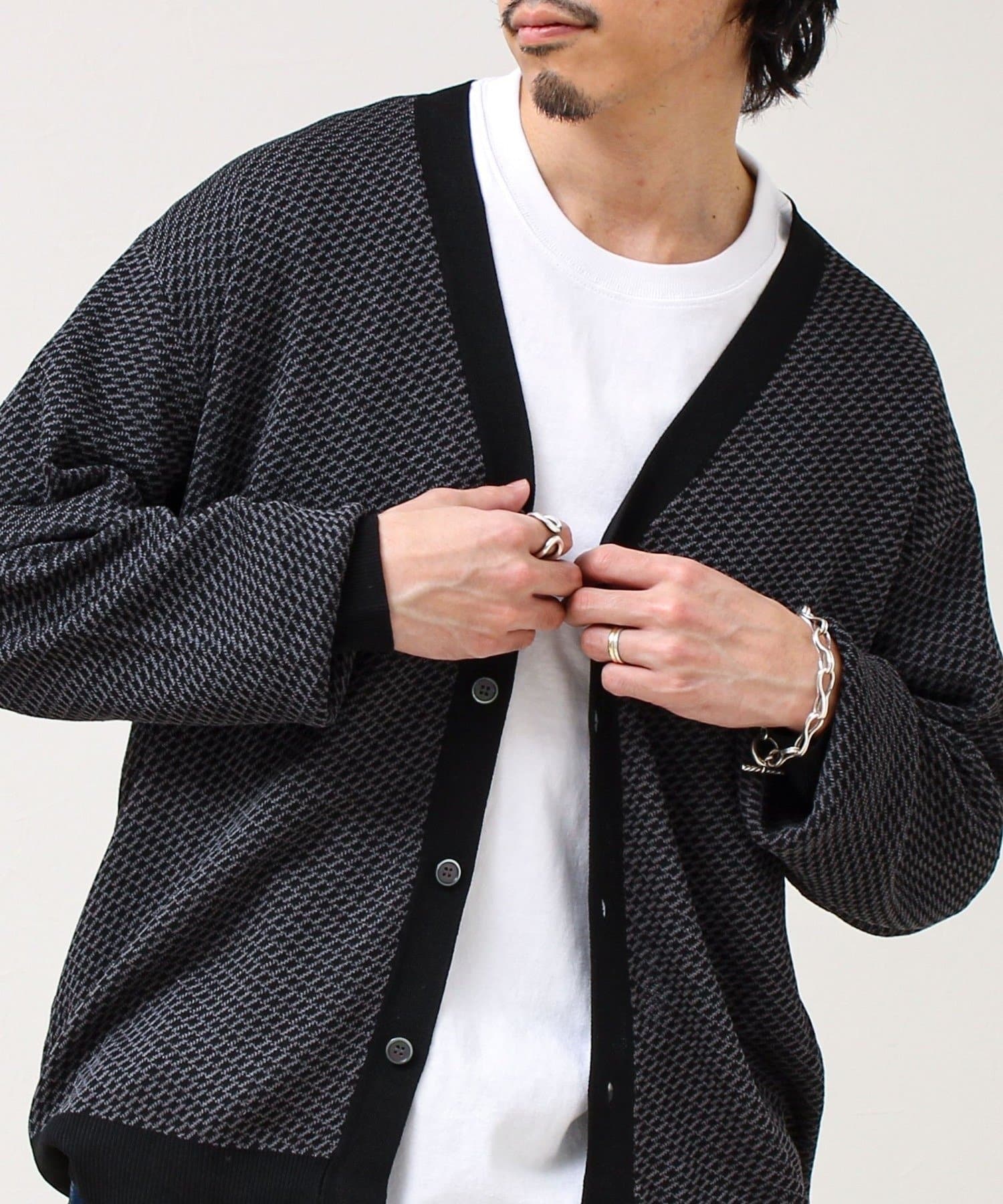 FREDY & GLOSTER(フレディ アンド グロスター) 【シャリ感で軽やか】バーズアイVネック crunchyカーデ