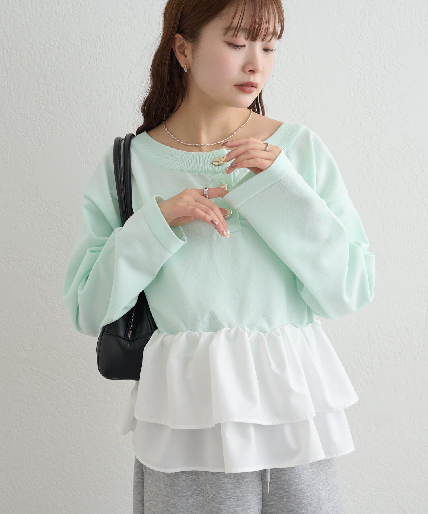 mystic(ミスティック) ペプラムヘンリーニット