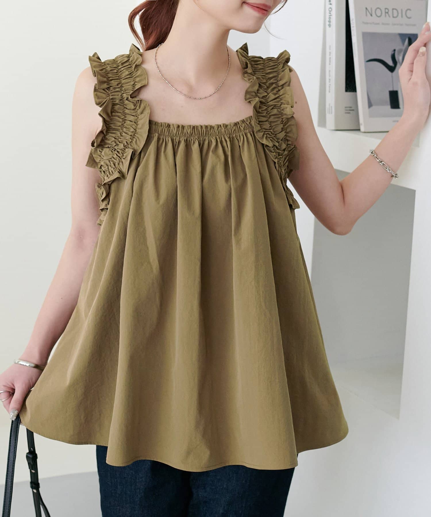 DISCOAT(ディスコート) 【〝♡”で教えて春の推し服】肩ギャザーノースリチュニック