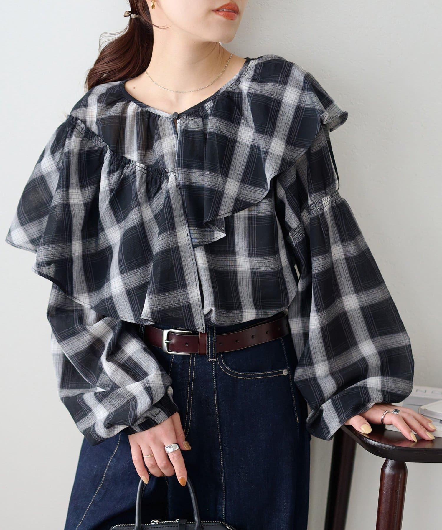 DISCOAT(ディスコート) シアーチェックアシメフリルブラウス
