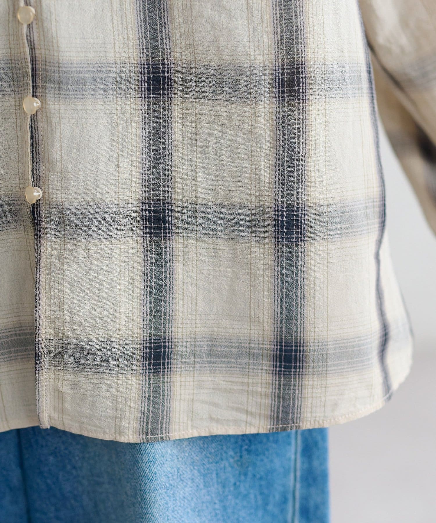 DISCOAT(ディスコート) シアーチェックアシメフリルブラウス