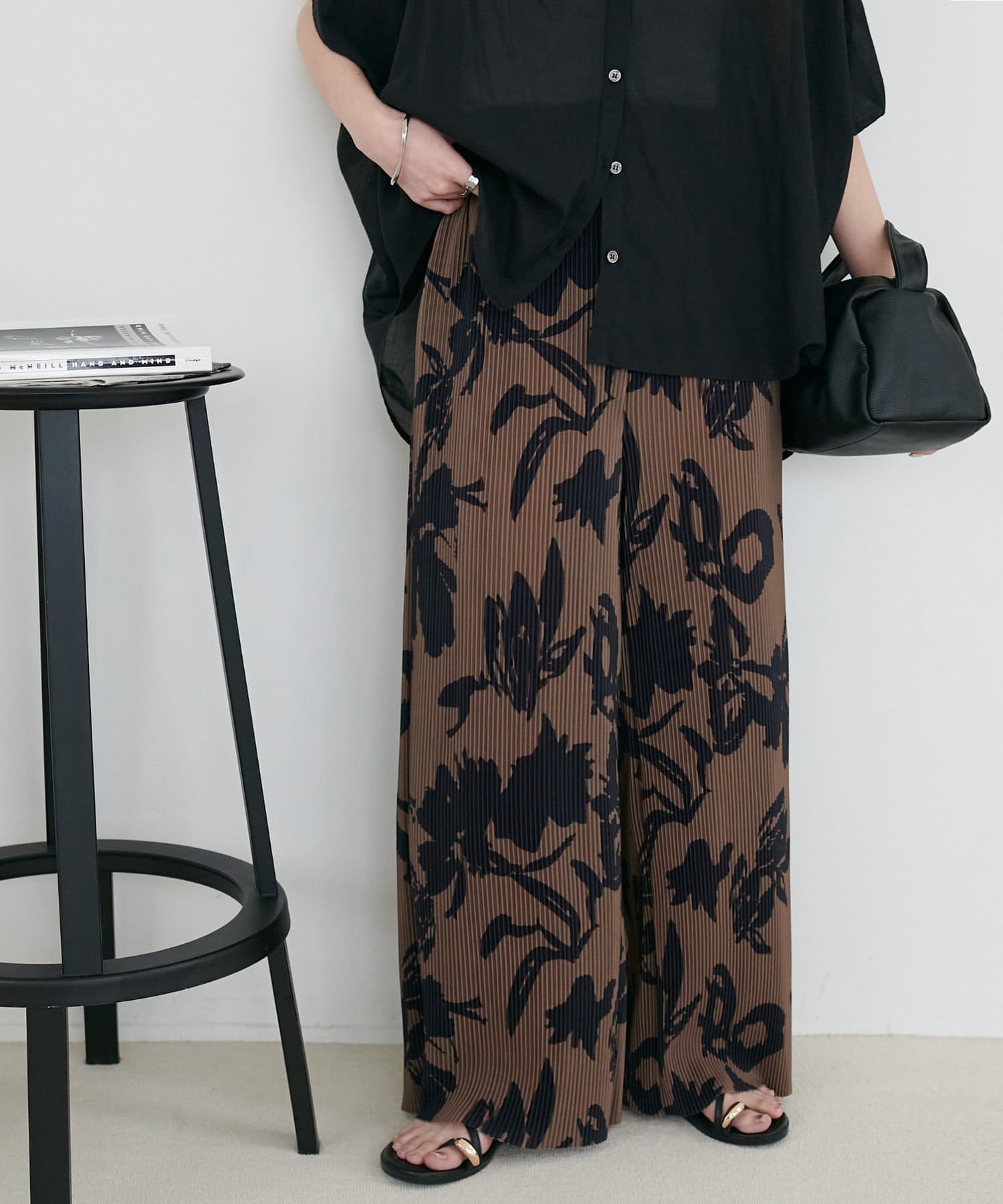 DISCOAT(ディスコート) 花柄プリーツイージーパンツ