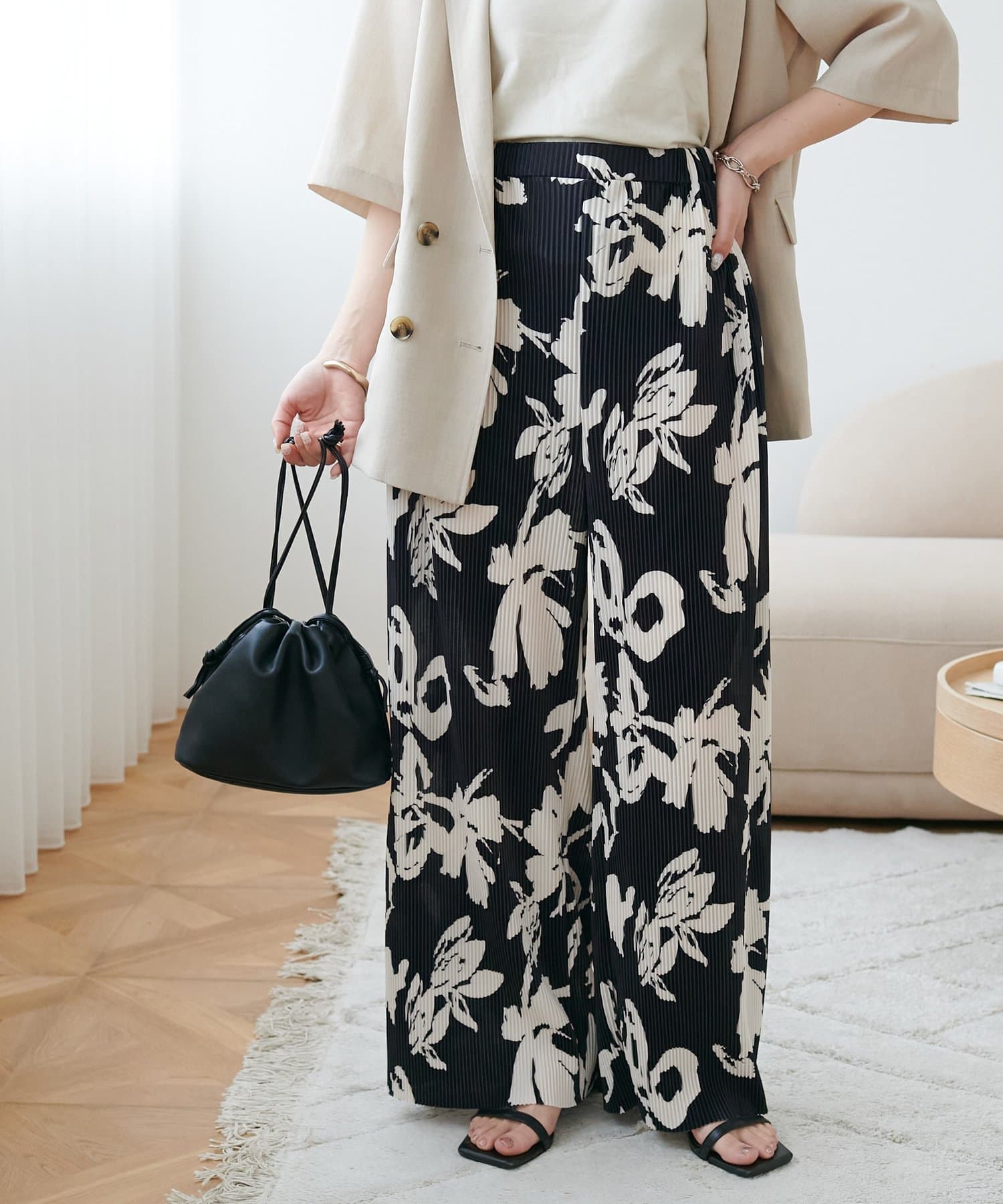 DISCOAT(ディスコート) 花柄プリーツイージーパンツ