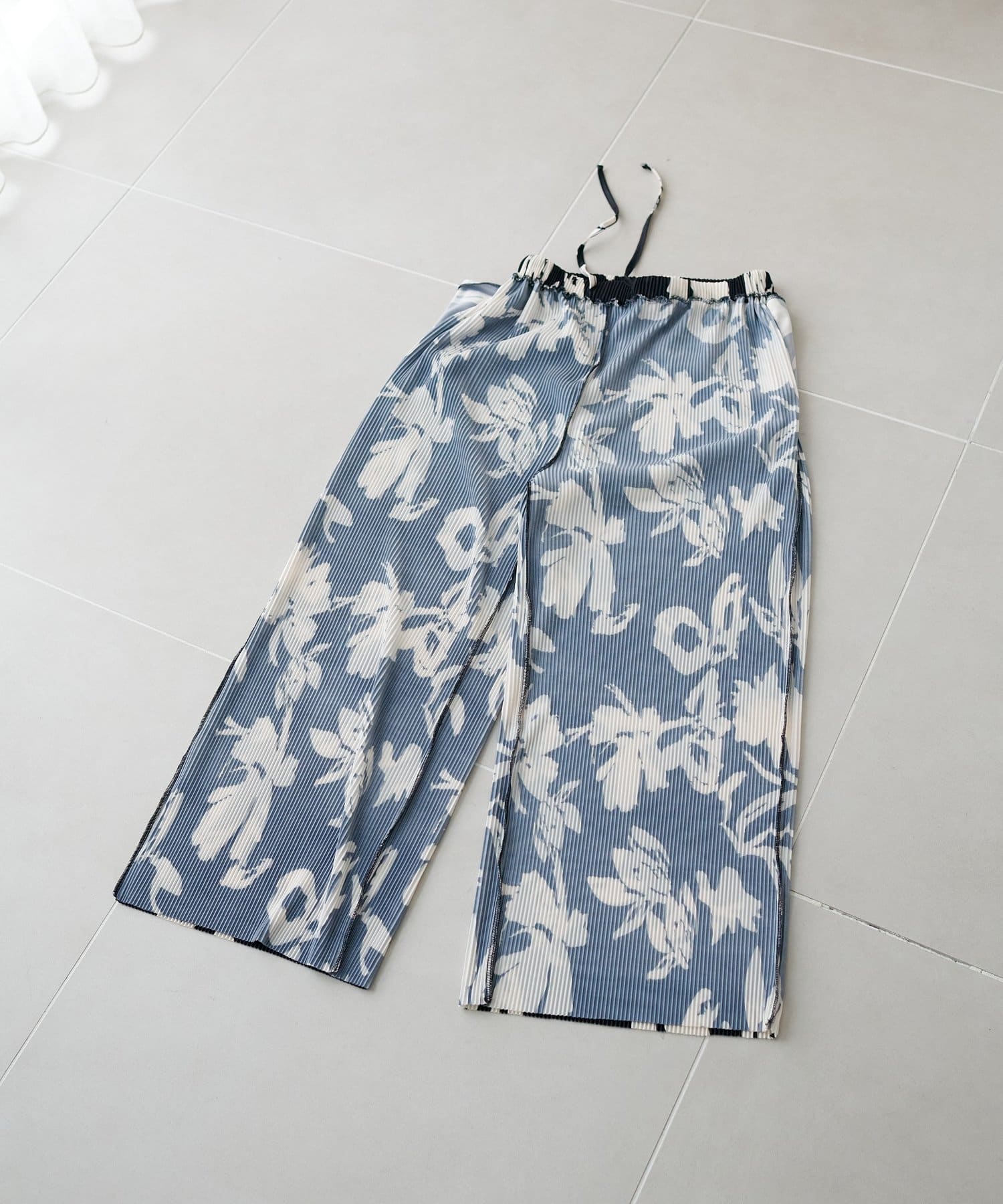 DISCOAT(ディスコート) 花柄プリーツイージーパンツ