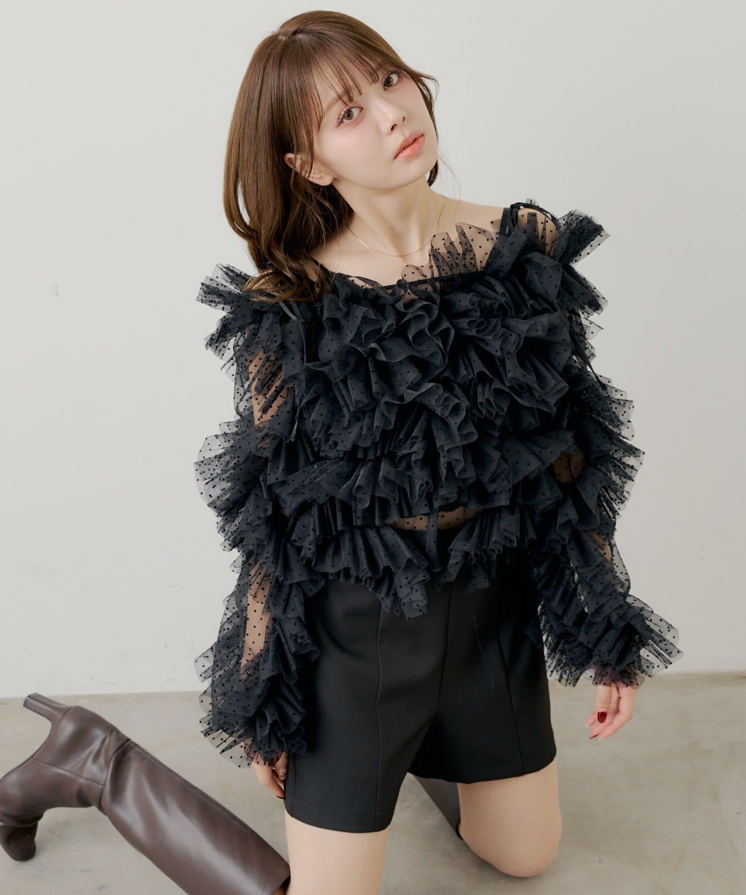 Chico(チコ) 3/12(木)0:00販売開始【SALON by Chico】オフショルランダムチュールドットブラウス