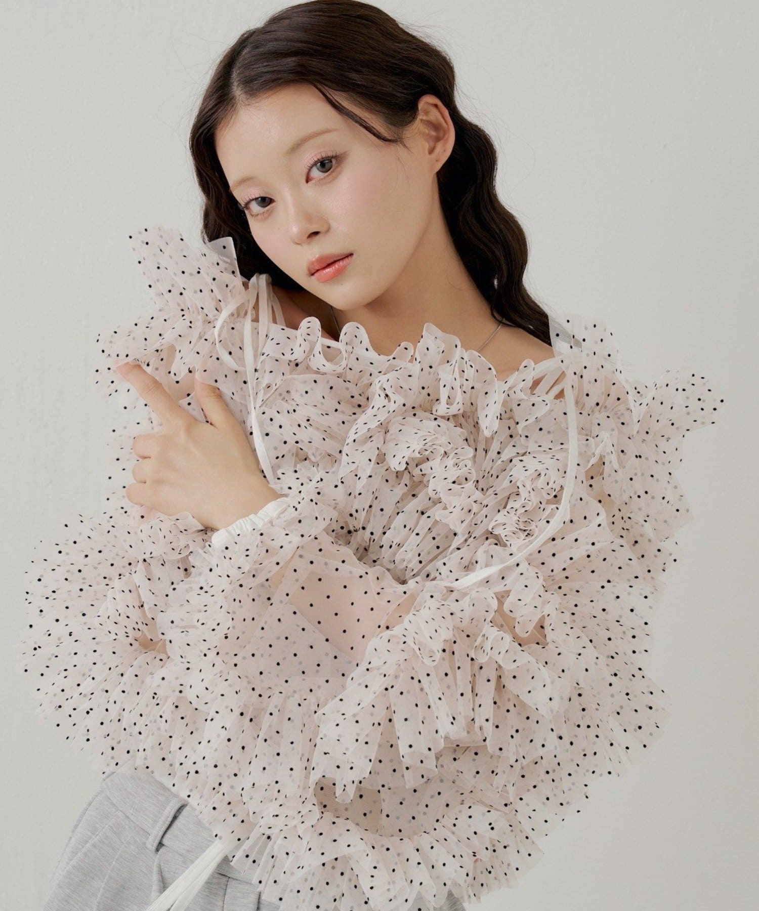 Chico(チコ) 3/12(木)0:00販売開始【SALON by Chico】オフショルランダムチュールドットブラウス