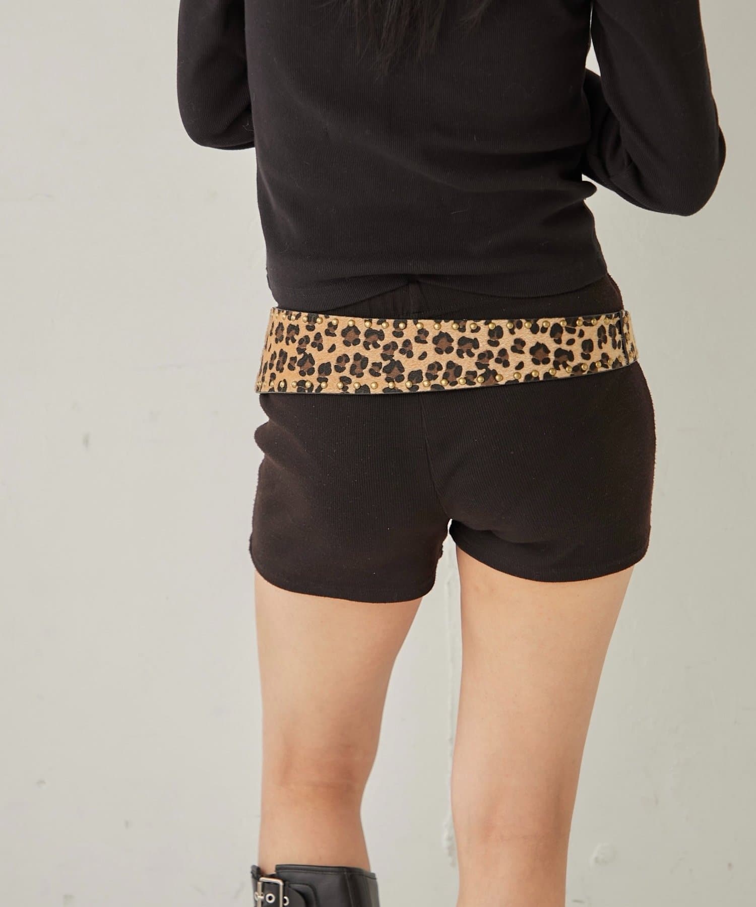 WHO’S WHO gallery(フーズフーギャラリー) STUDDED WIDE BELT