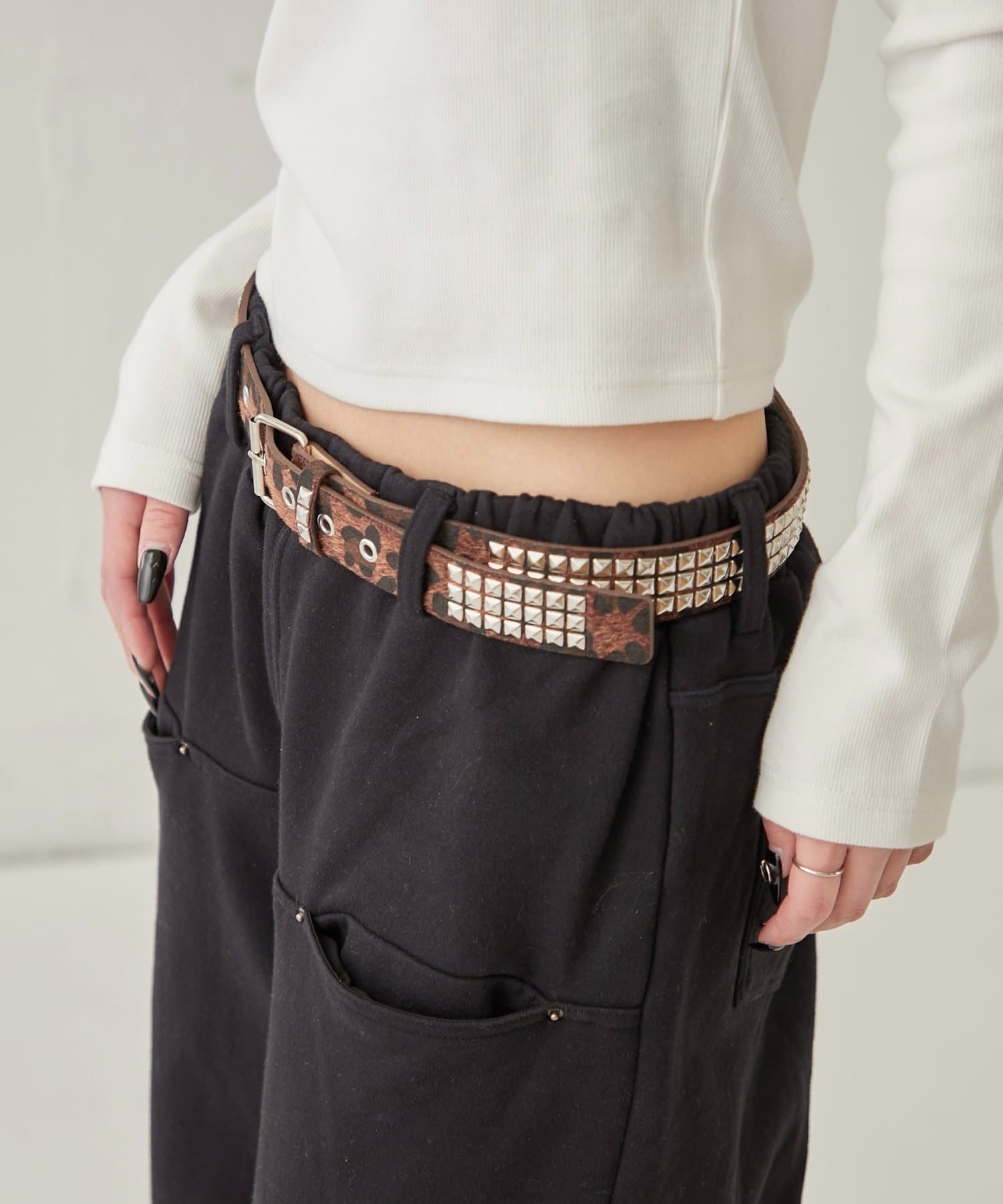 WHO’S WHO gallery(フーズフーギャラリー) SQUARE STUD BELT