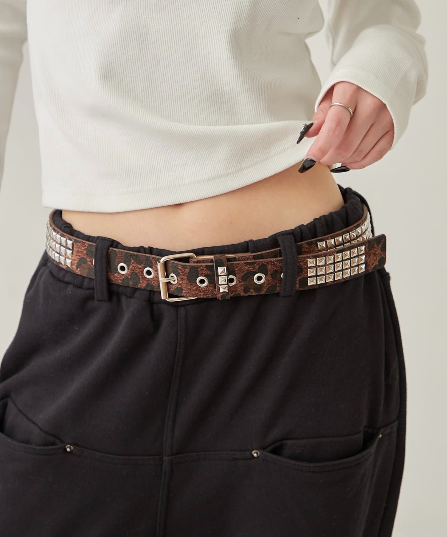WHO’S WHO gallery(フーズフーギャラリー) SQUARE STUD BELT