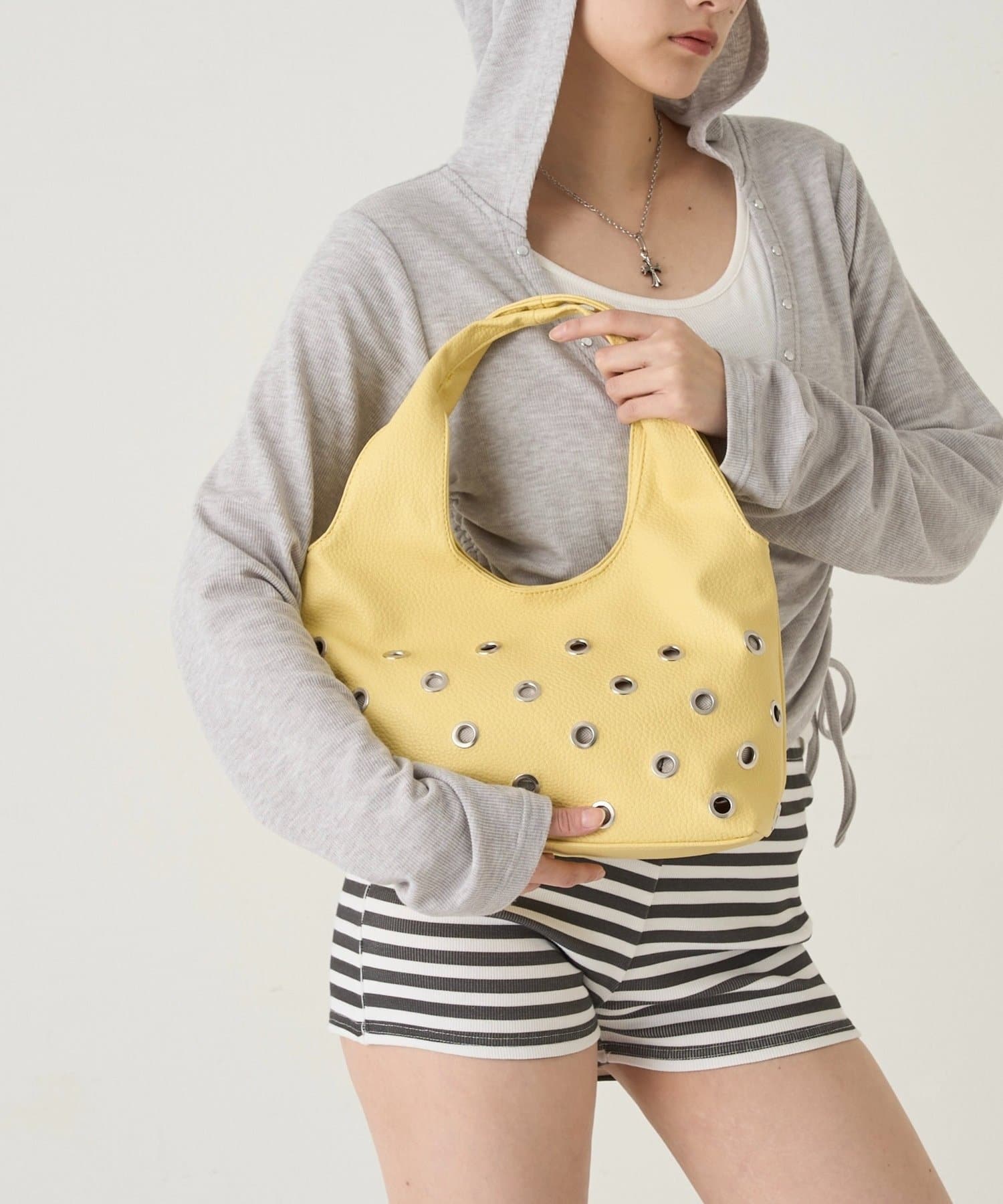WHO’S WHO gallery(フーズフーギャラリー) EYLET PU SHOULDER BAG