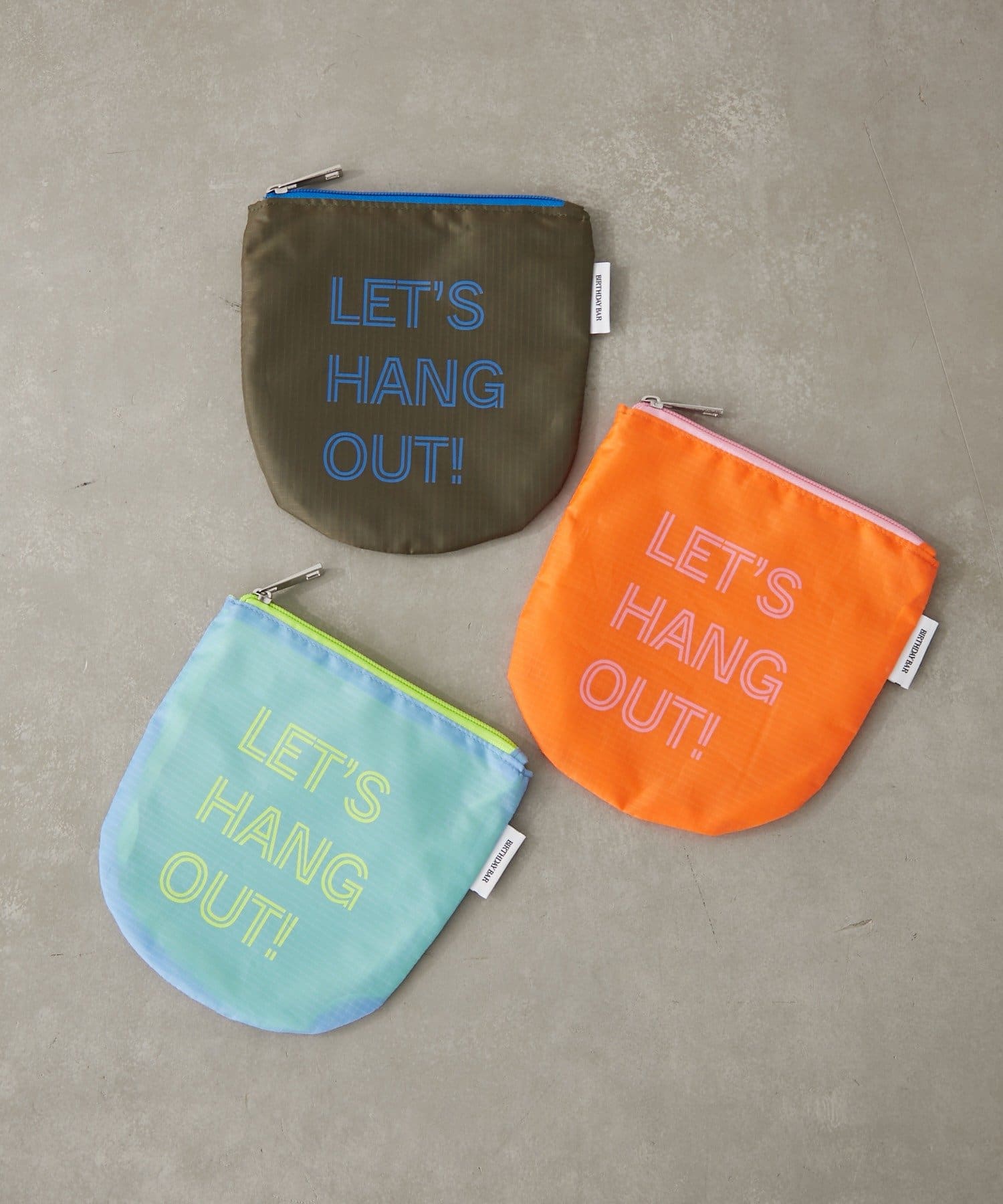 BIRTHDAY BAR(バースデイバー) ナイロンロゴフラットポーチ