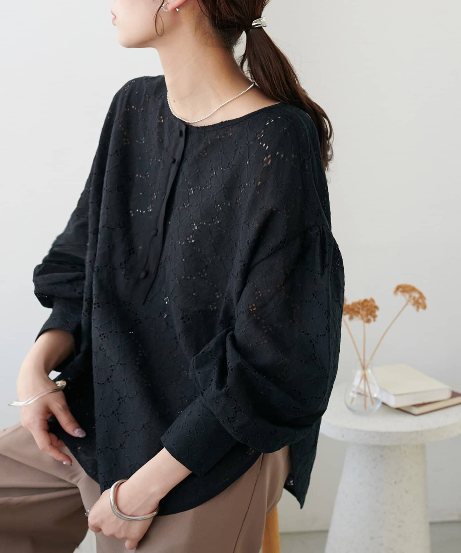 DISCOAT(ディスコート) 【WEB限定】ノーカラーレースブラウス