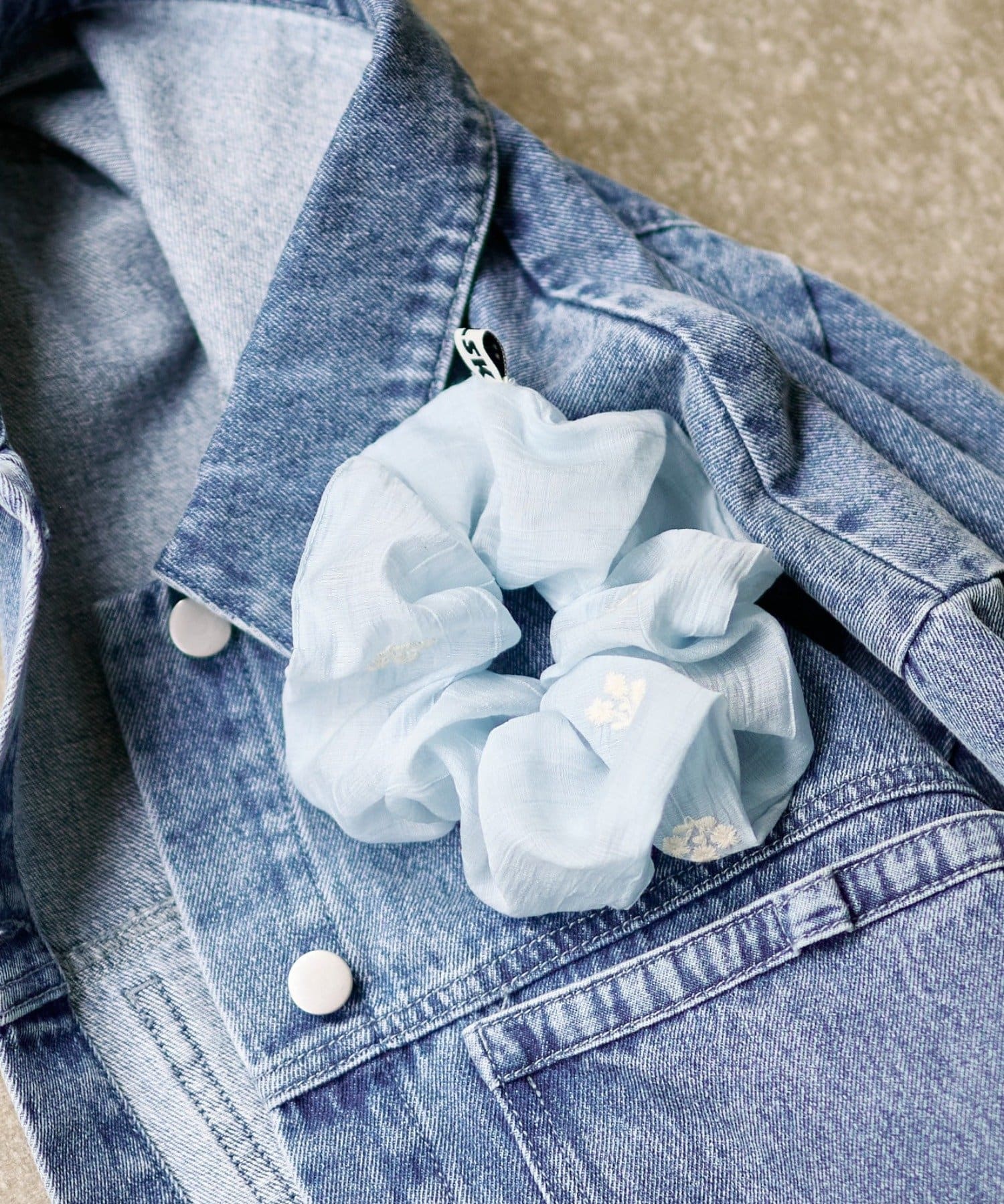 Kastane(カスタネ) 【fiw.】フラワーステッチシュシュ