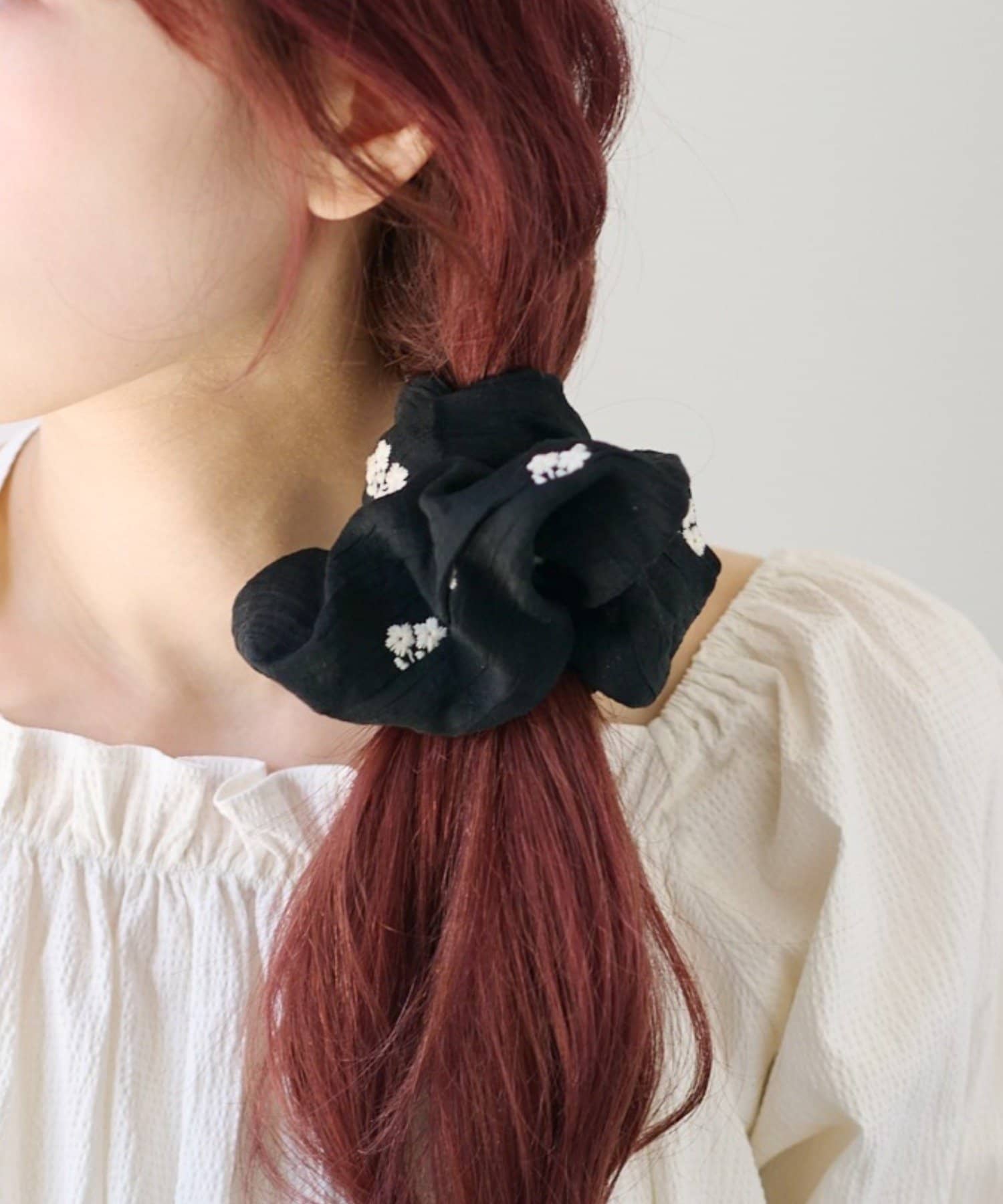 Kastane(カスタネ) 【fiw.】フラワーステッチシュシュ