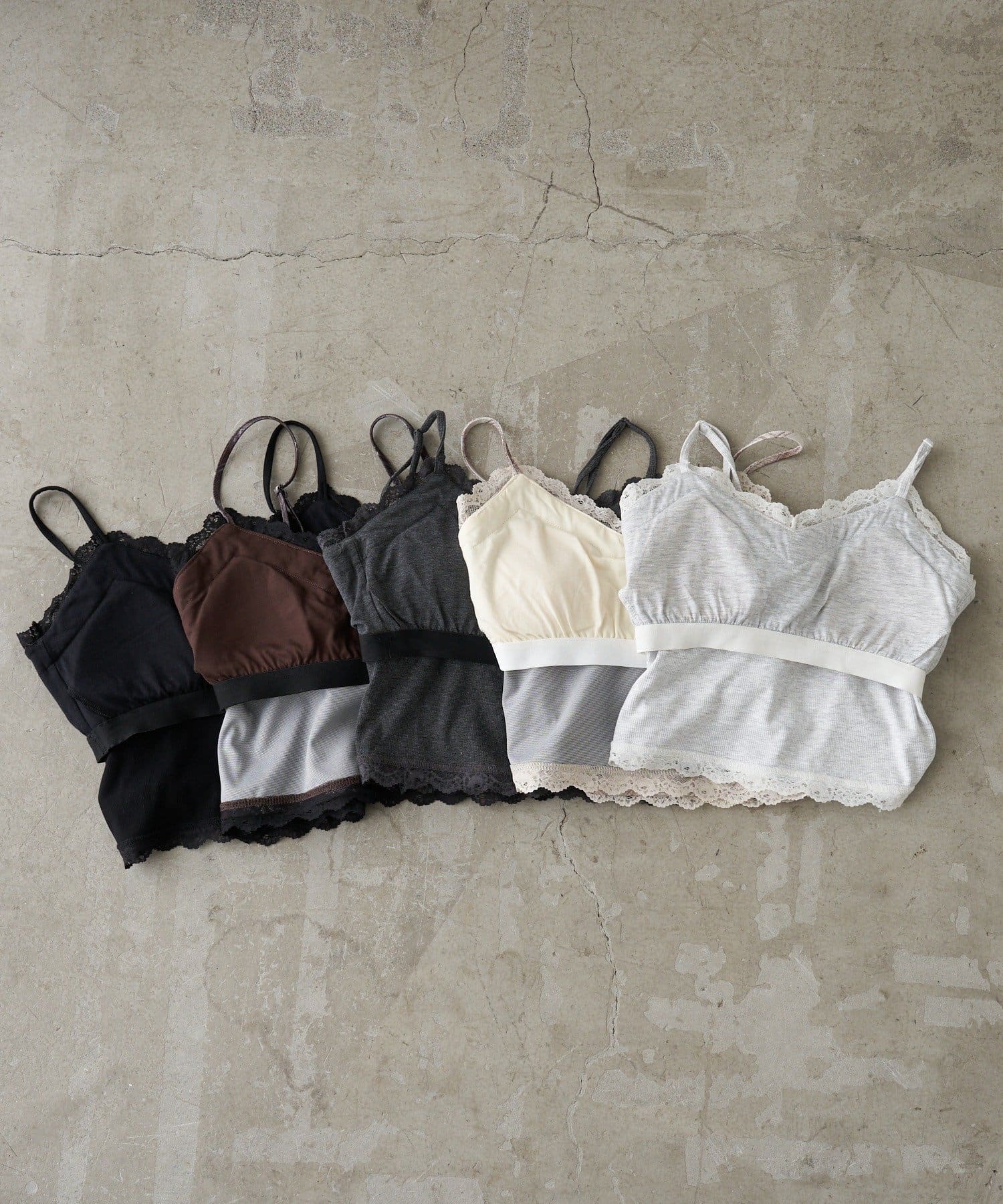 RAY CASSIN(レイカズン) 【7色展開　無地 / チェック】パット付きレースキャミソール