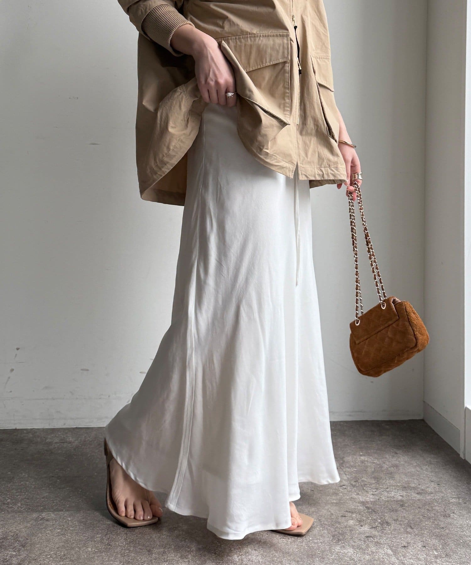 DOUDOU(ドゥドゥ) ベルト付キュプラ混サテンスカート