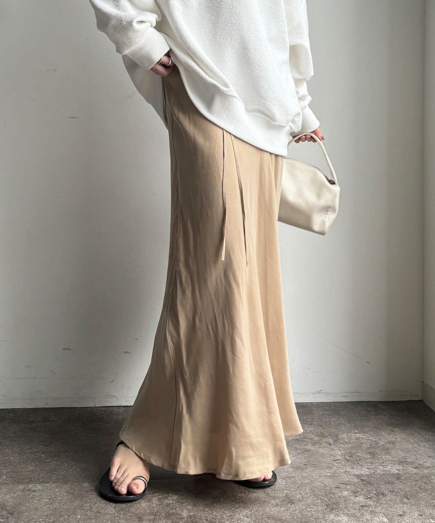 DOUDOU(ドゥドゥ) ベルト付キュプラ混サテンスカート